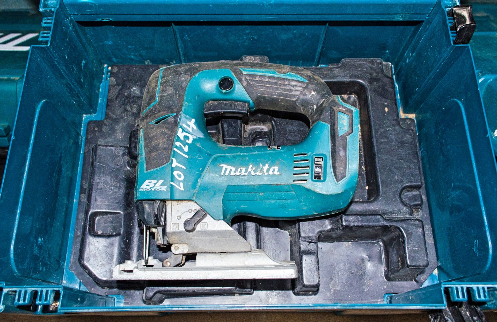 Makita DJV182 18v cordless jigsaw c/w carry case ** No battery or charger ** 16070853