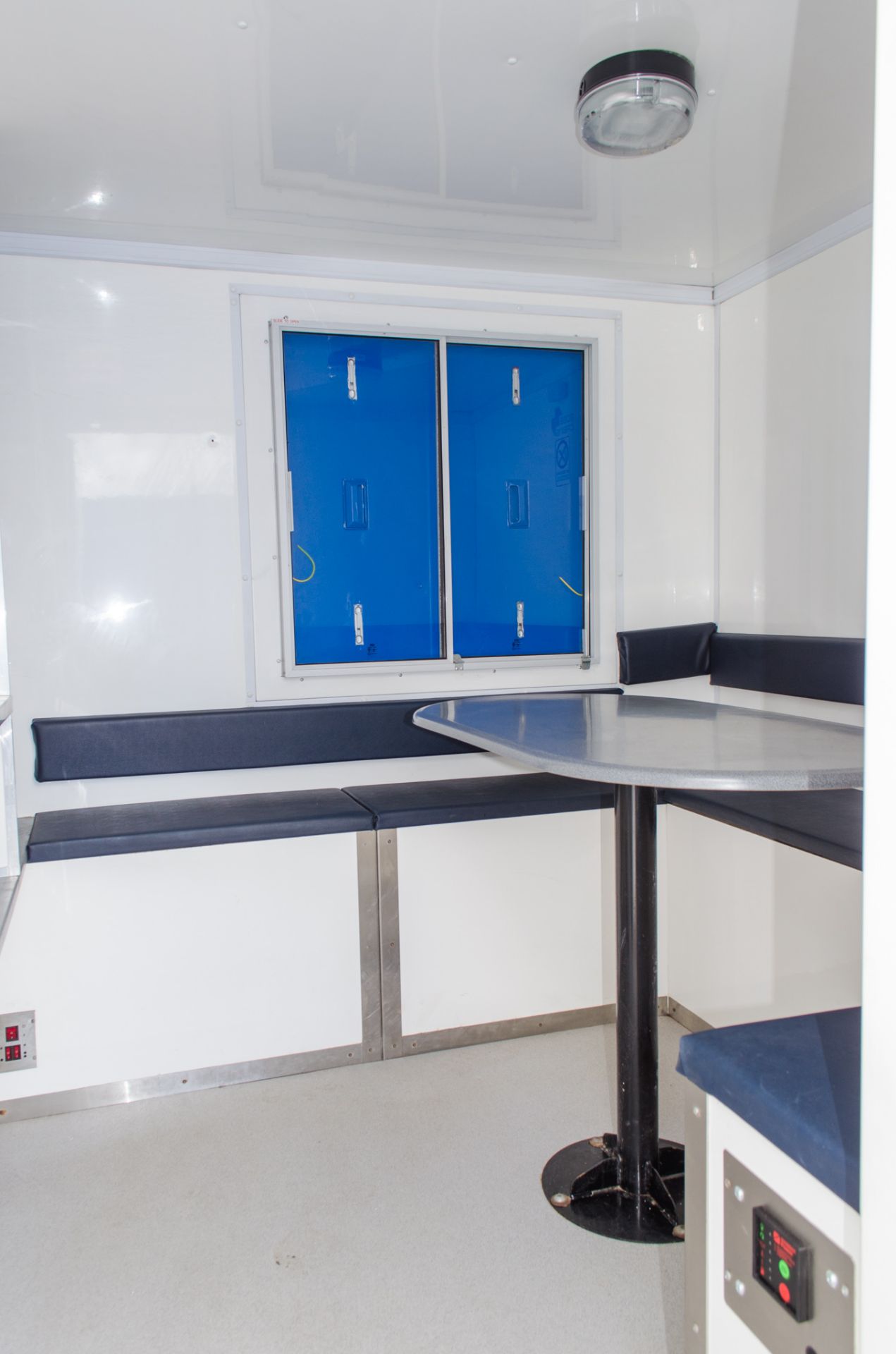 Boss Cabins 12 ft x 8 ft steel anti vandal mobile welfare unit Comprising of: Canteen, toilet & - Image 7 of 11