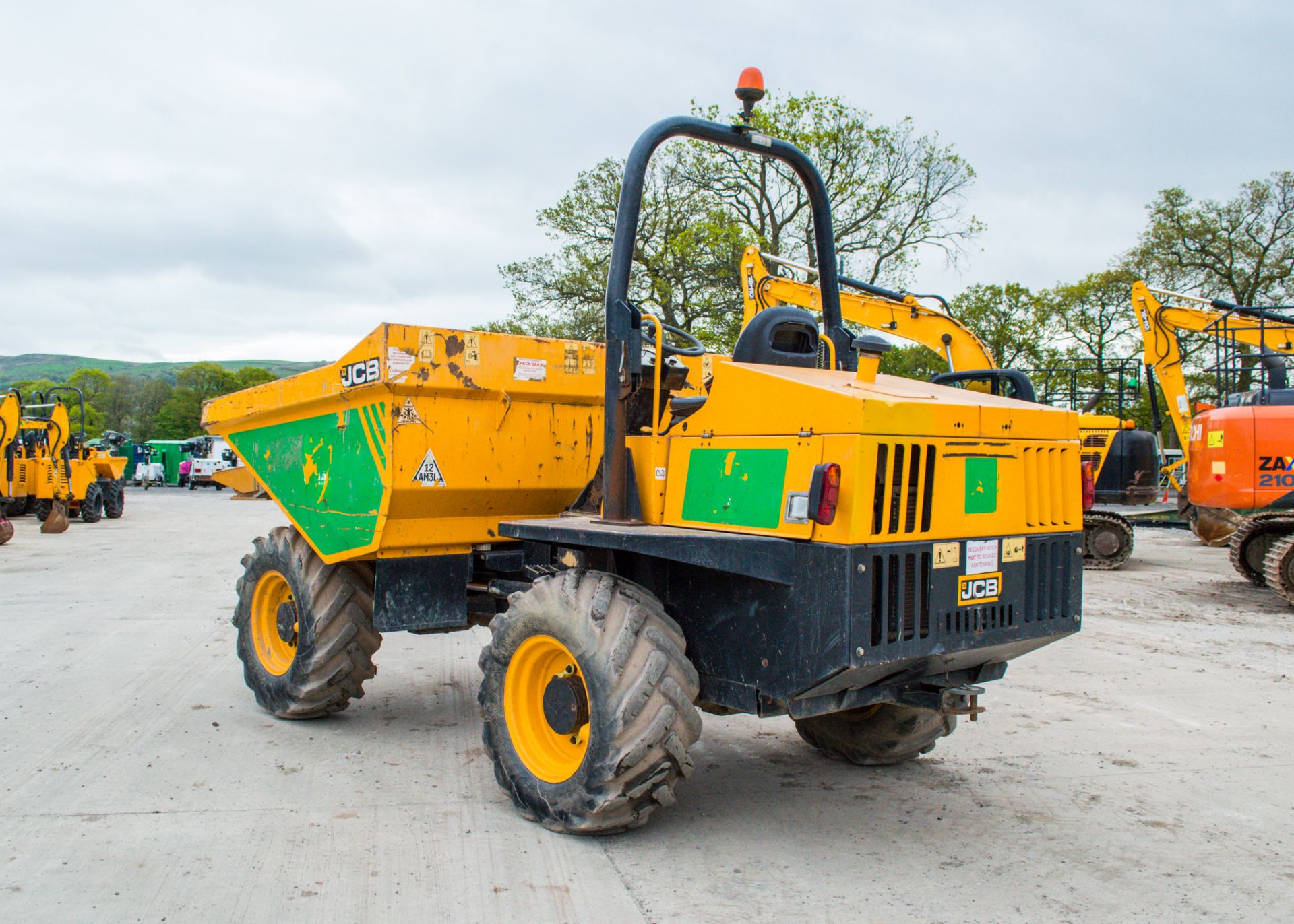 JCB  6T  6 tonne straight skip dumper Year:2015 S/N: K7468 Recorded Hours: 1493 A666972 - Image 4 of 21