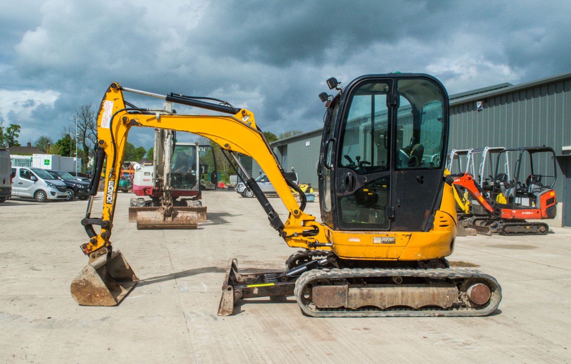 JCB 8030 ZTS 3 tonne rubber tracked mini excavator Year: 2015 S/N: 2432305 Recorded hours: 2702 - Image 8 of 21