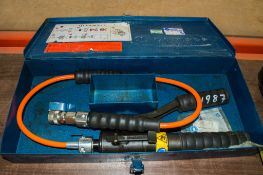 Cembre hydraulic manual pump c/w carry case A843925