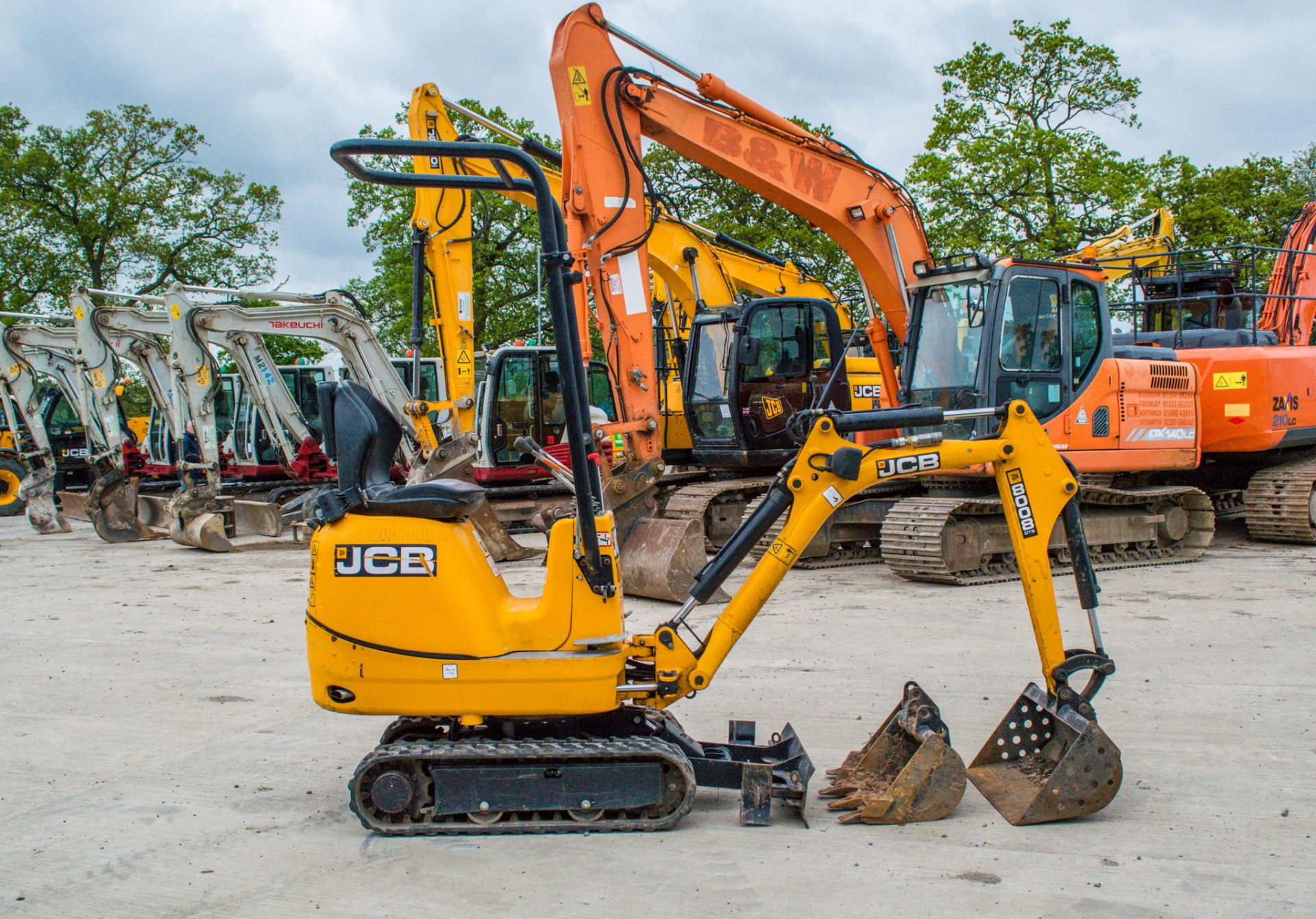 JCB 8008 CTS 0.8 tonne rubber tracked micro excavator Year: 2021 S/N: 2970262 Recorded Hours: 235 - Image 7 of 23