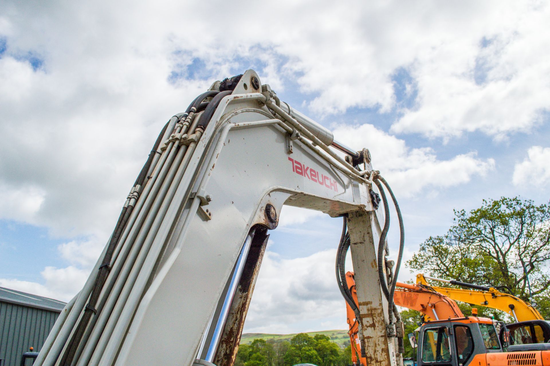 Takeuchi TB260 6 tonne rubber tracked midi excavator Year: 2014 S/N: 126000704 Recorded hours: - Image 12 of 26