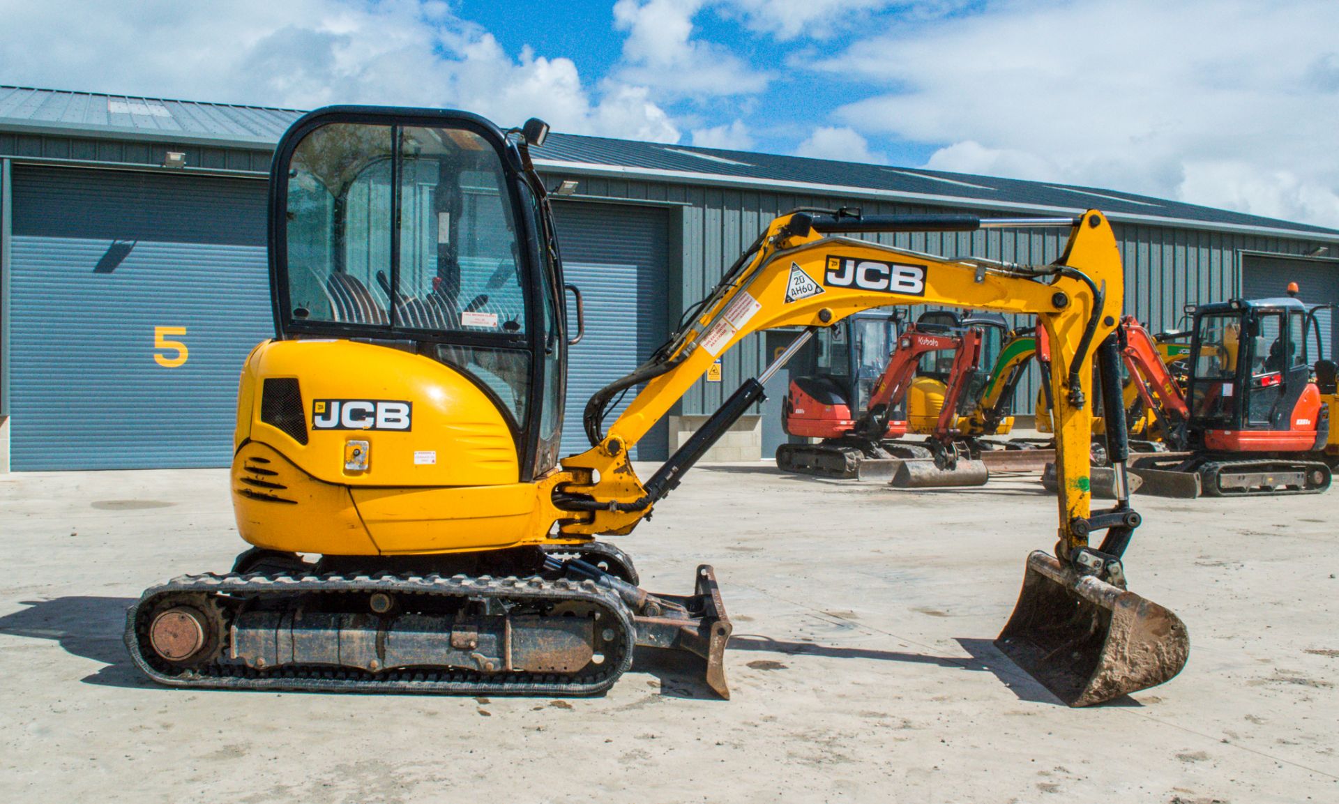 JCB 8025 2.5 tonne rubber tracked mini excavator Year: 2013 S/N: 2226112 Recorded hours: 3431 Blade, - Image 7 of 22