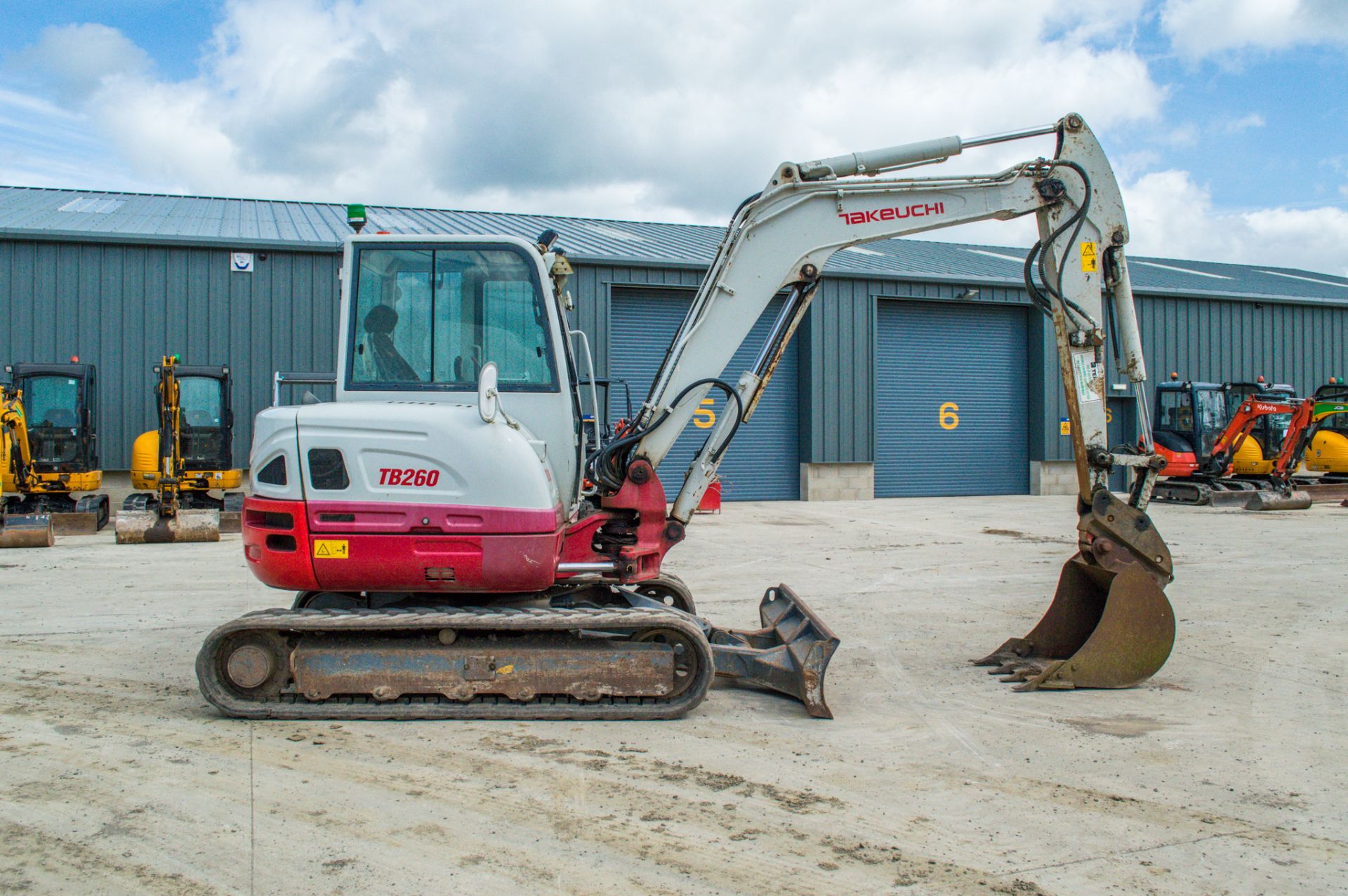 Takeuchi TB260 6 tonne rubber tracked midi excavator Year: 2014 S/N: 126000704 Recorded hours: - Image 7 of 26