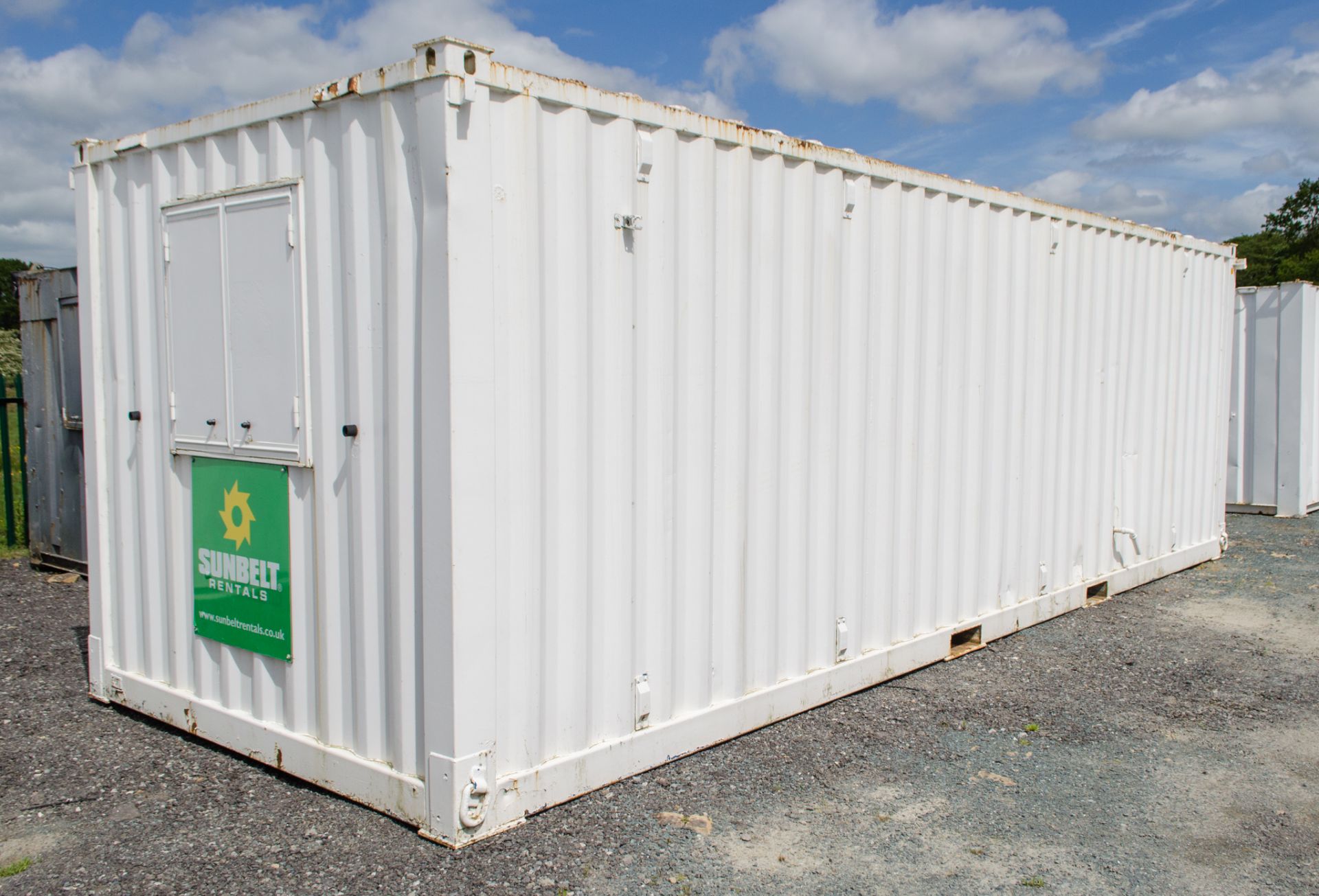 24 ft x 9 ft steel anti vandal welfare site unit Comprising of: Canteen, drying room, office, toilet - Image 4 of 11