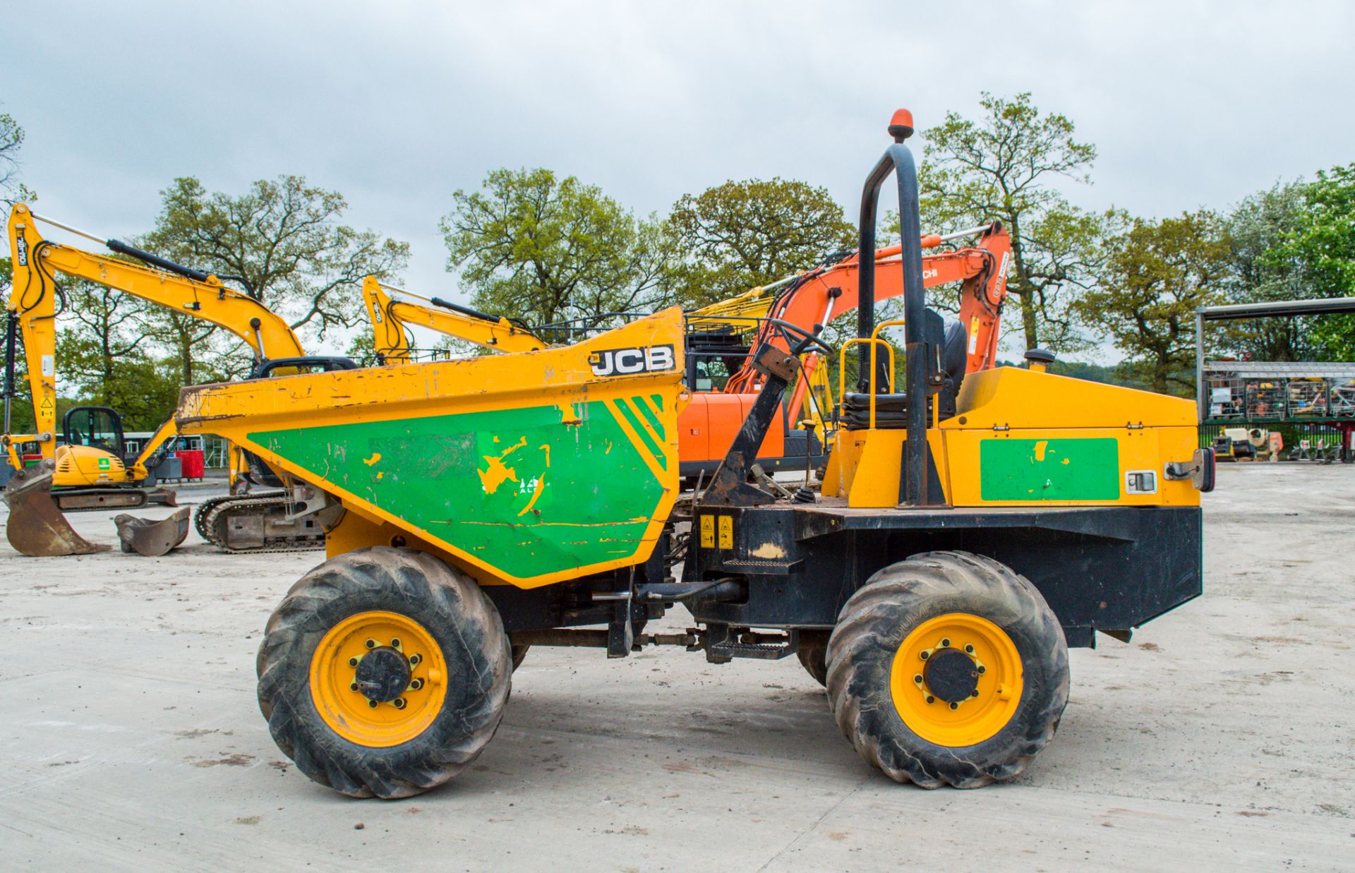 JCB  6T  6 tonne straight skip dumper Year:2015 S/N: K7468 Recorded Hours: 1493 A666972 - Image 7 of 21