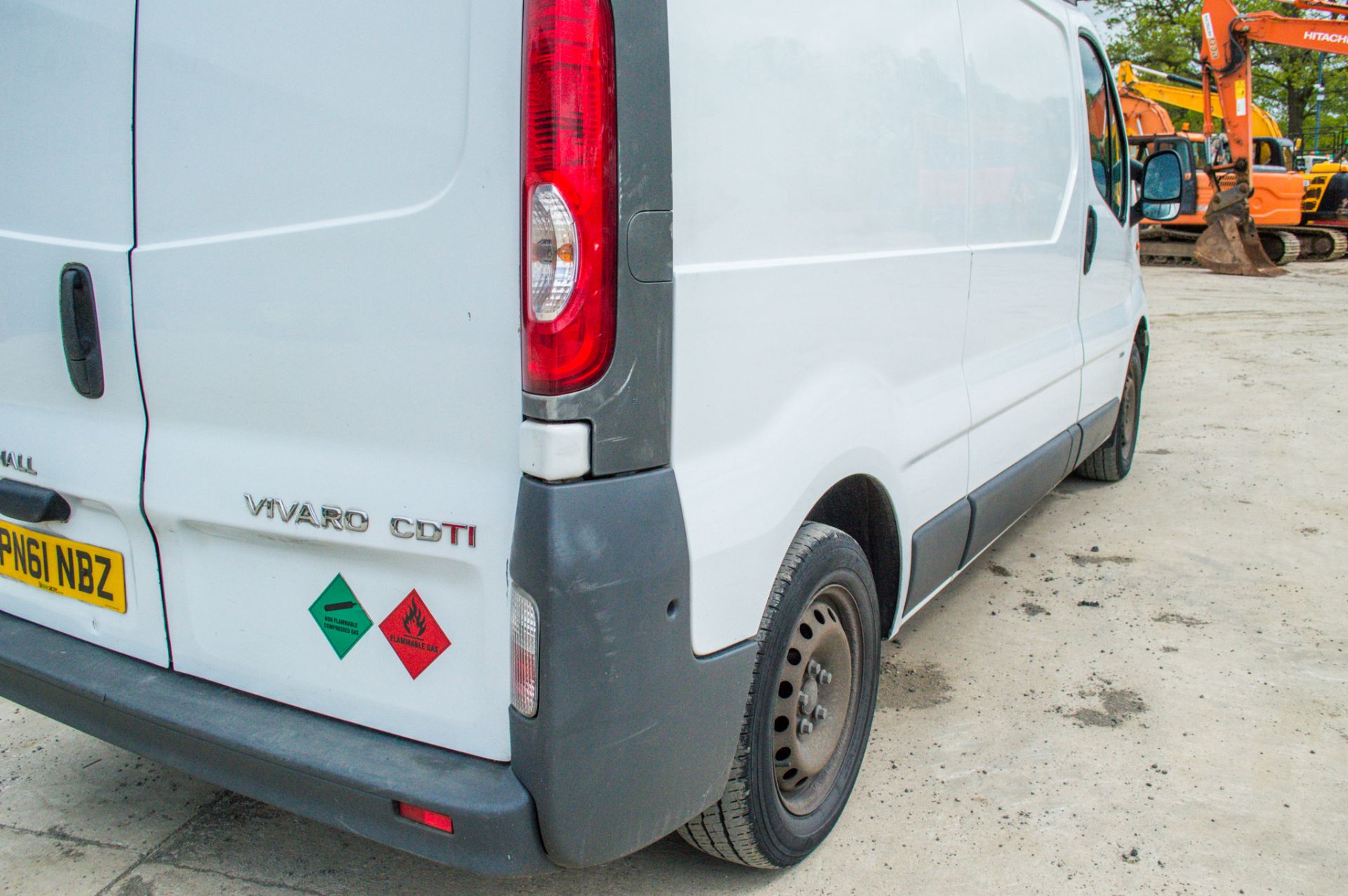 Vauxhall Vivaro 2900 2.0 CDTI 113 LWB panel van - Image 11 of 26