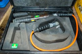 Cembre hydraulic manual pump c/w carry case A731375