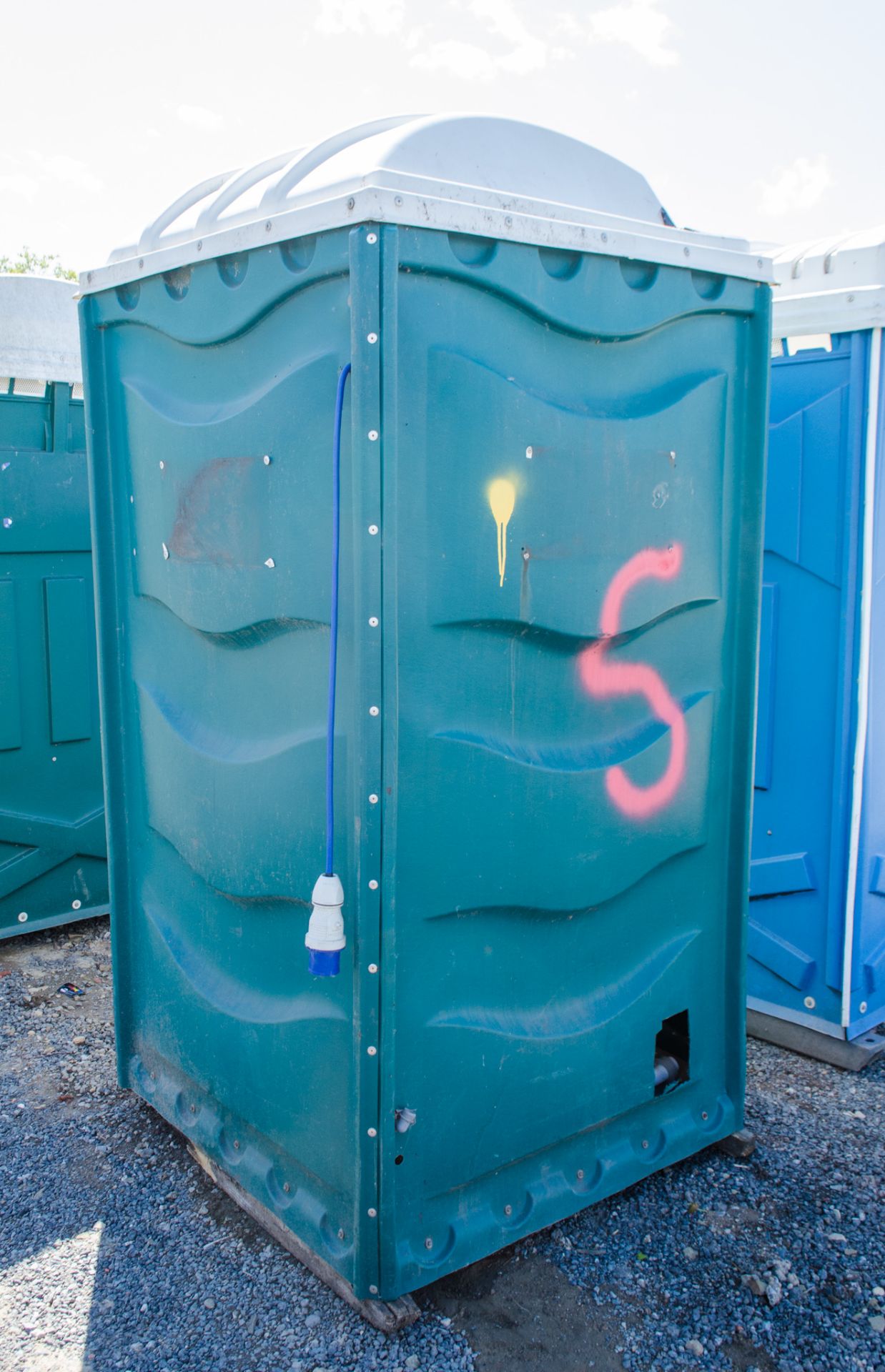 Plastic portable mains toilet 1397 - Image 2 of 3