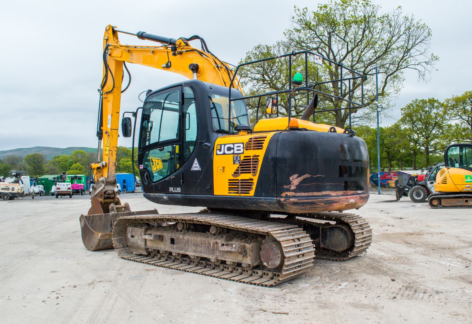 JCB JS130 LC+ 13 tonne steel tracked excavator Year: 2016 S/N: 424044 Recorded Hours: 4240 Air - Image 4 of 25