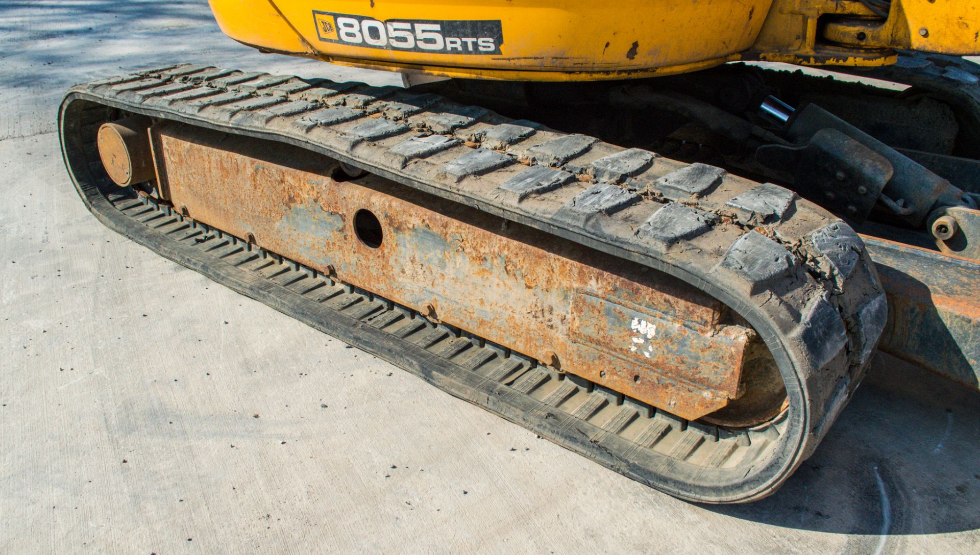 JCB 8055 RTS 5.5 tonne rubber tracked midi excavator Year: 2014 S/N: 2060727 Recorded Hours: 2618 - Image 10 of 25