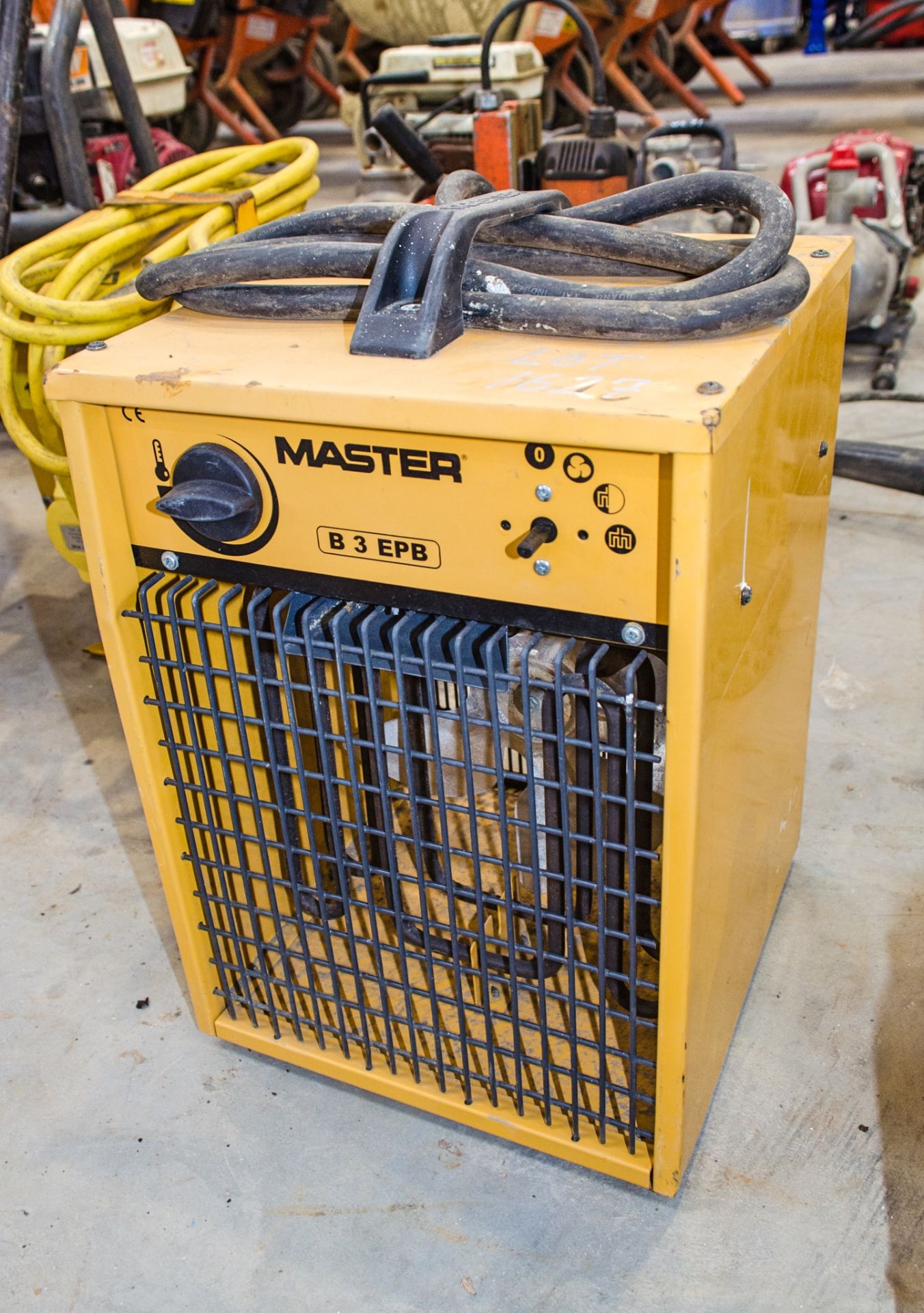 Master B3EPB 110v fan heater ** Plug cut off ** CW31565