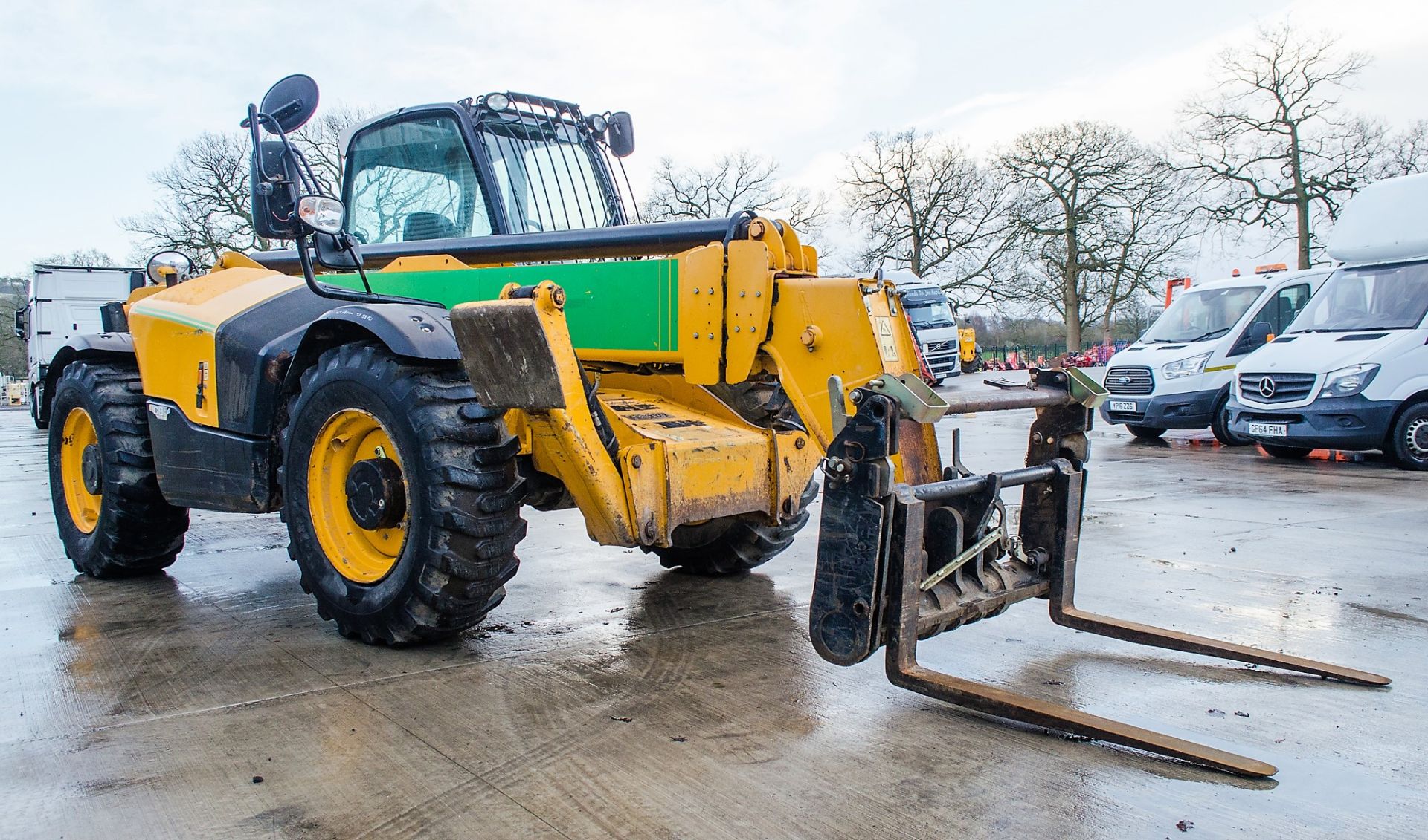 JCB 535-140 Hi-Viz 14 metre telescopic handler Year: 2014  S/N: 2339650 Recorded Hours: 4182 A633927 - Image 2 of 24