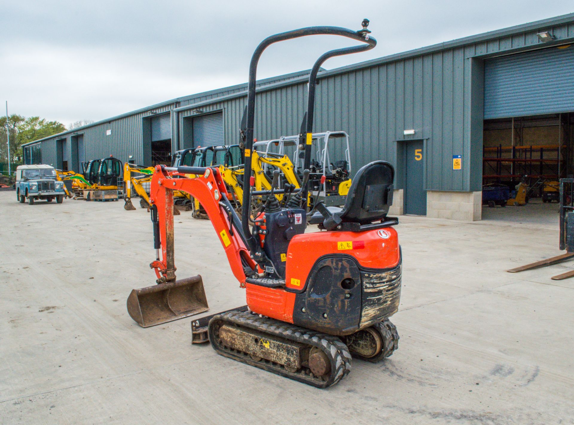 Kubota K008-3 0.8 tonne rubber tracked micro excavator Year: 2018 S/N: 31134 Recorded Hours: 623 - Image 4 of 20