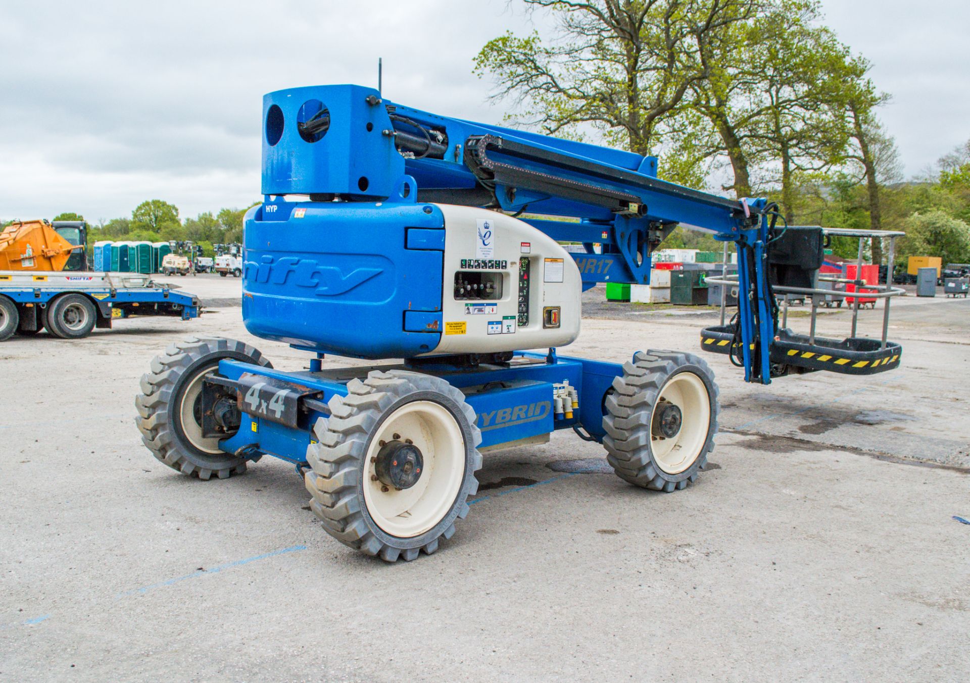 Nifty HR17 Hybrid battery electric/diesel driven articulated boom lift access platform Year: 2014 - Image 4 of 18