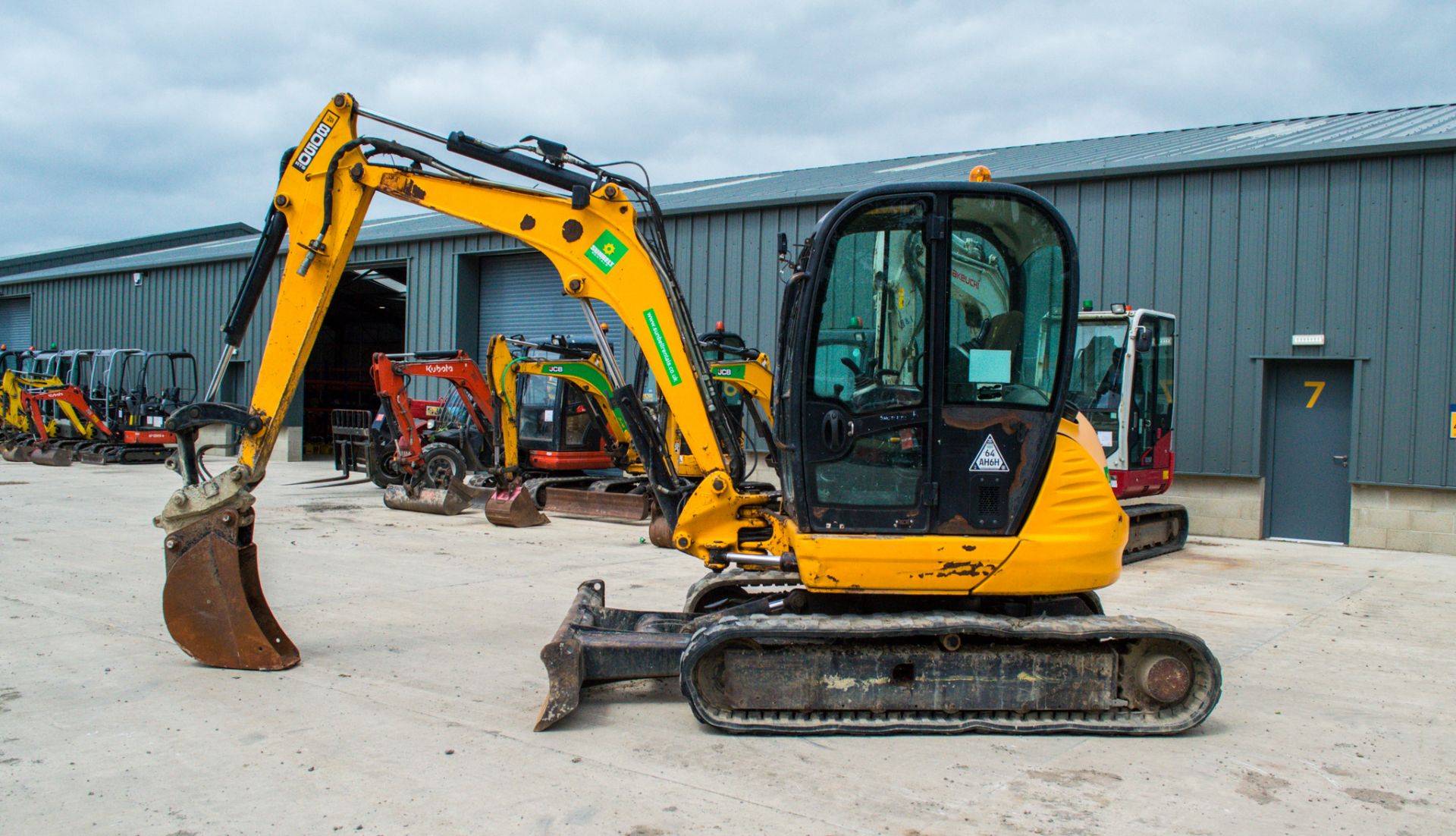 JCB 8050 RTS 5 tonne rubber tracked midi excavator  Year: 2013 S/N:01741891 Recorded Hours: 3151 - Image 7 of 25