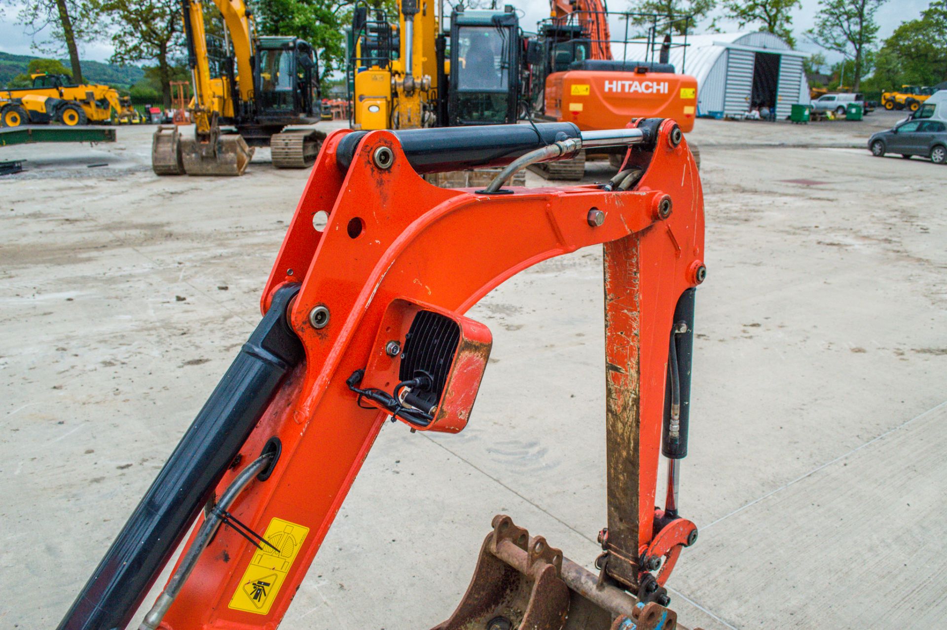 Kubota K008-3 0.8 tonne rubber tracked micro excavator Year: 2018 S/N: 31069 Recorded Hours: 663 - Image 11 of 20