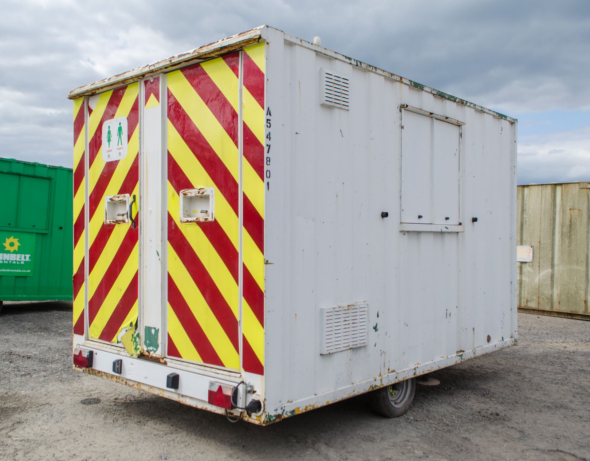Groundhog 12 ft x 8 ft steel anti vandal mobile welfare unit Comprising of: Canteen, toilet & - Image 3 of 11