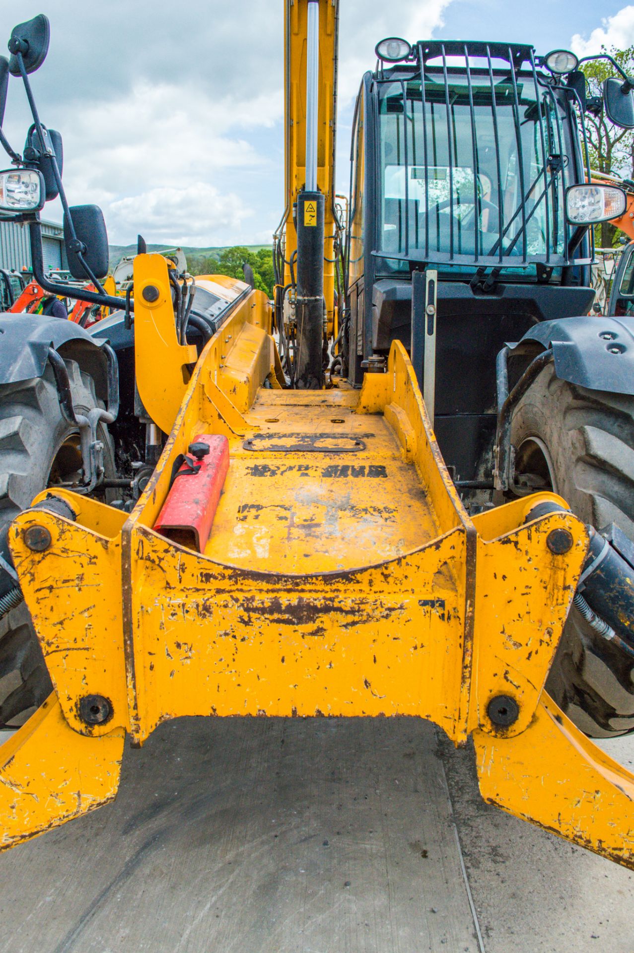 JCB 540-180 Hi-Viz 18 metre telescopic handler  Year: 2017 S/N: 2567255 Recorded Hours: 5503 c/w - Image 19 of 28