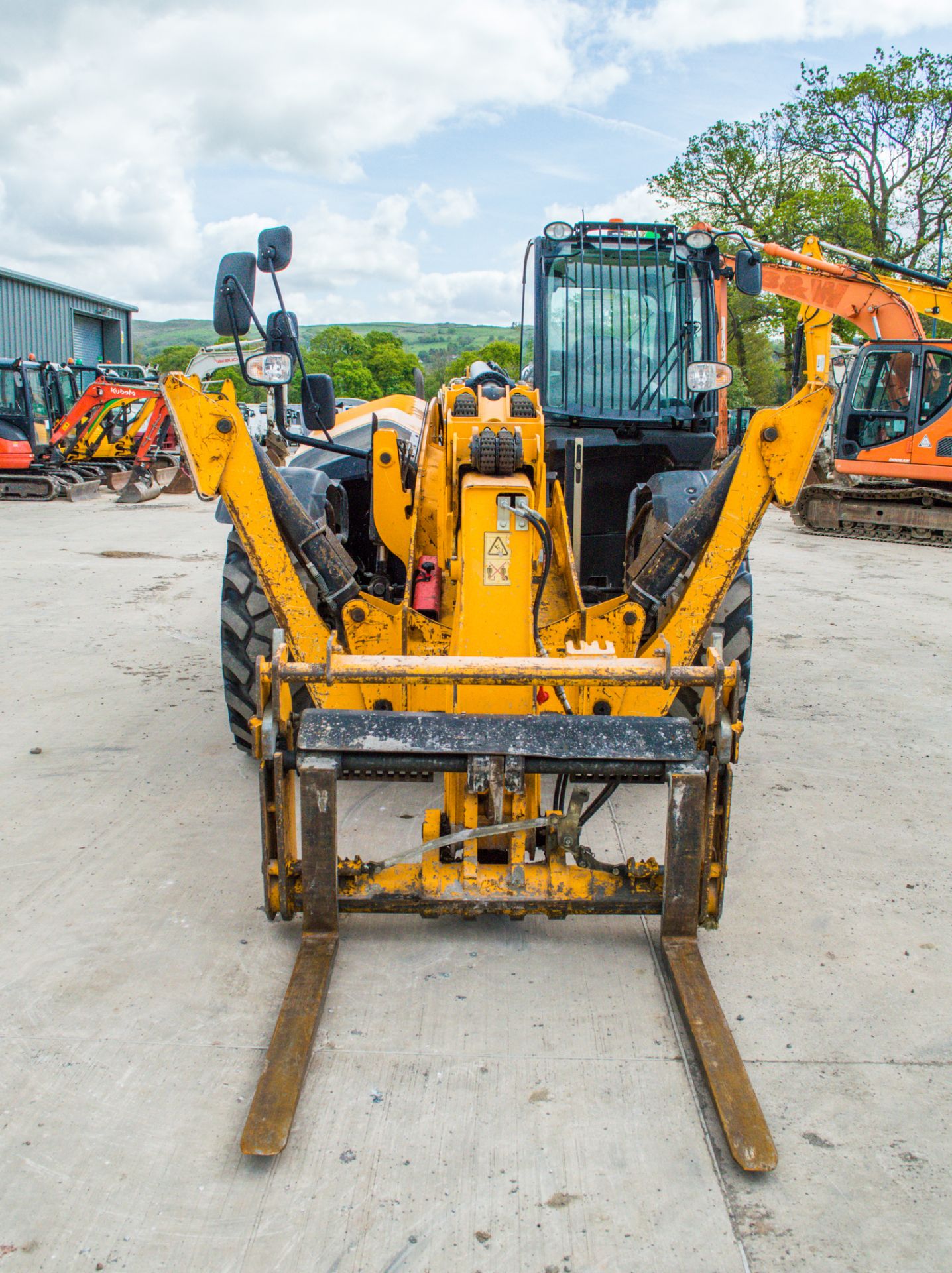 JCB 540-180 Hi-Viz 18 metre telescopic handler  Year: 2017 S/N: 2567255 Recorded Hours: 5503 c/w - Image 5 of 28