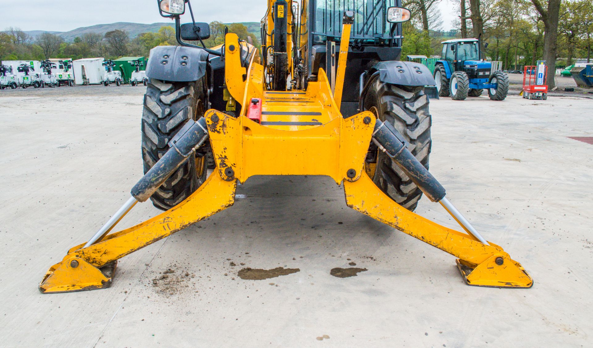 JCB 540-180 Hi-Viz 18 metre telescopic handler  Year: 2017 S/N: 2568367 Recorded Hours: 6219 c/w - Image 18 of 26