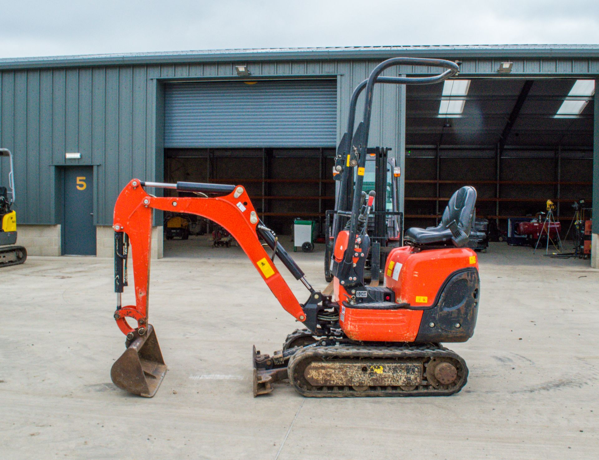 Kubota K008-3 0.8 tonne rubber tracked micro excavator Year: 2018 S/N: 31134 Recorded Hours: 623 - Image 7 of 20