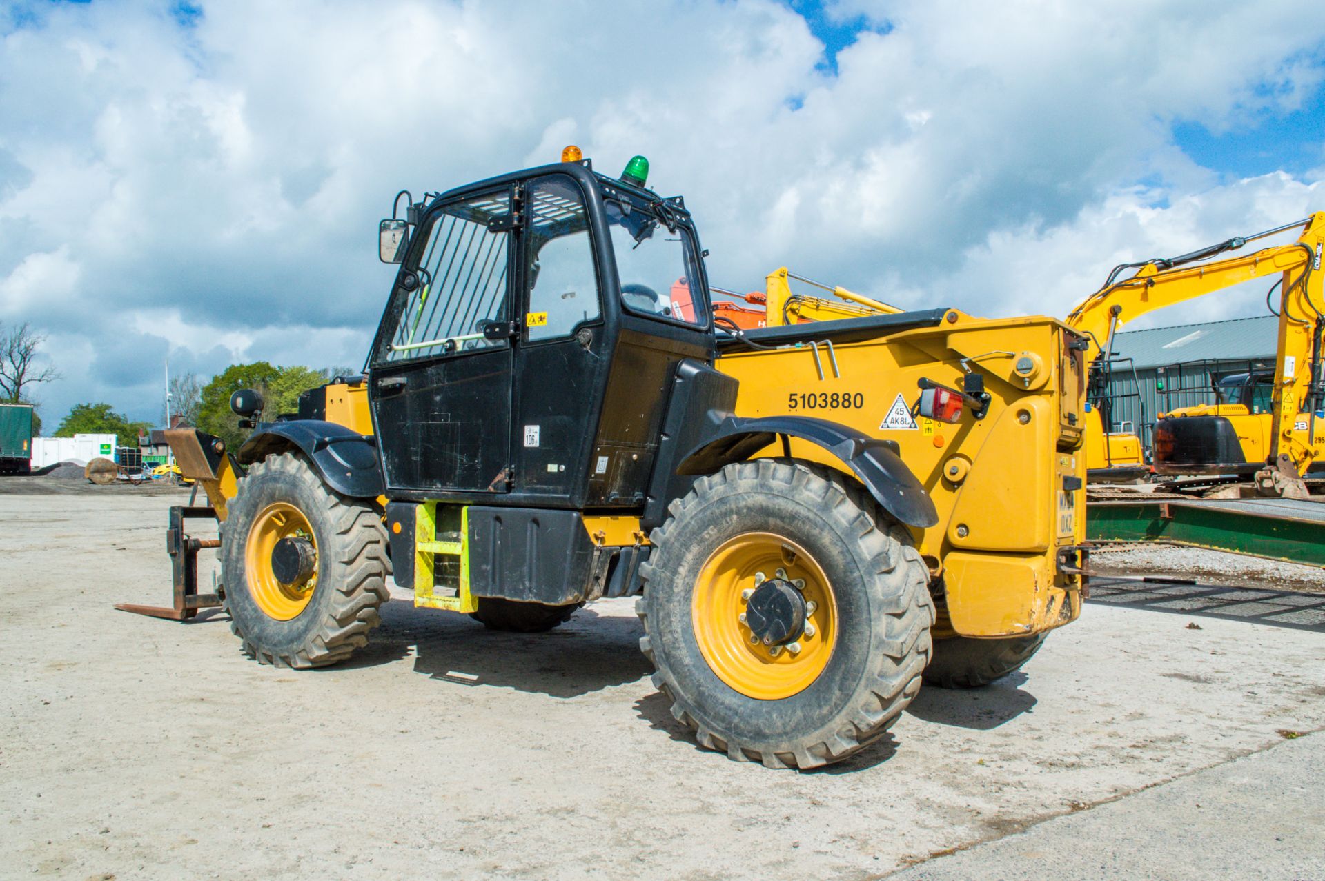 Caterpillar TH417C 17 metre telescopic handler Year: 2014 S/N: NAB00184 Recorded hours: 2005 - Image 4 of 26