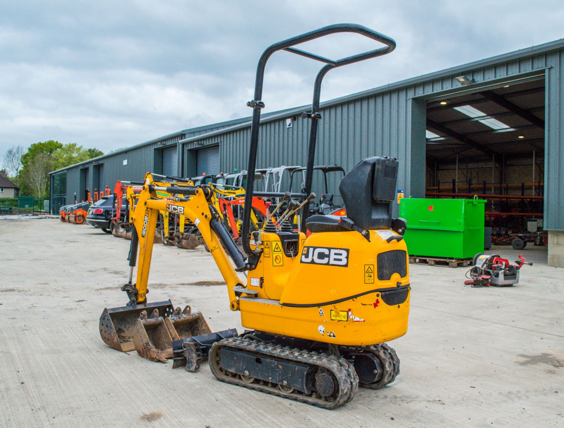 JCB 8008 CTS 0.8 tonne rubber tracked micro excavator Year: 2021 S/N: 2970262 Recorded Hours: 235 - Image 4 of 23