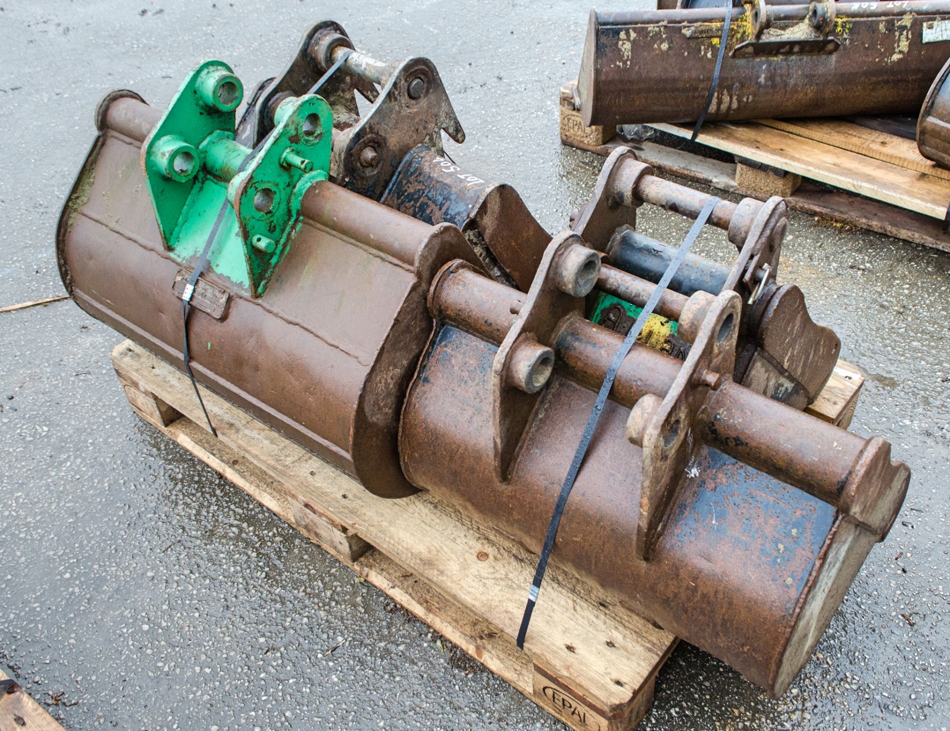 Pallet of 4 mini digger buckets as photographed - Image 2 of 2