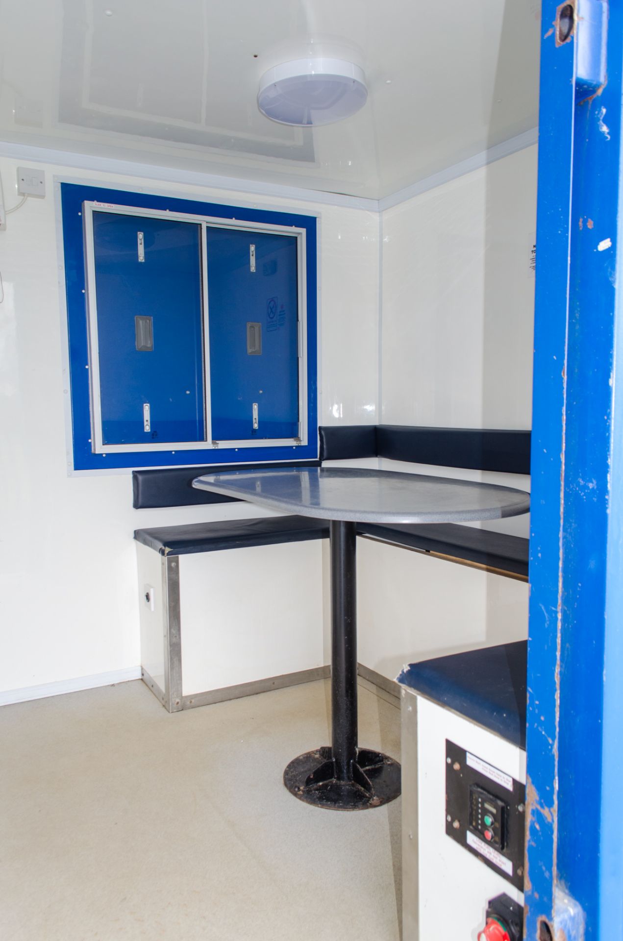 Boss Cabins 12 ft x 8 ft steel anti vandal mobile welfare unit Comprising of: Canteen, toilet & - Image 5 of 9