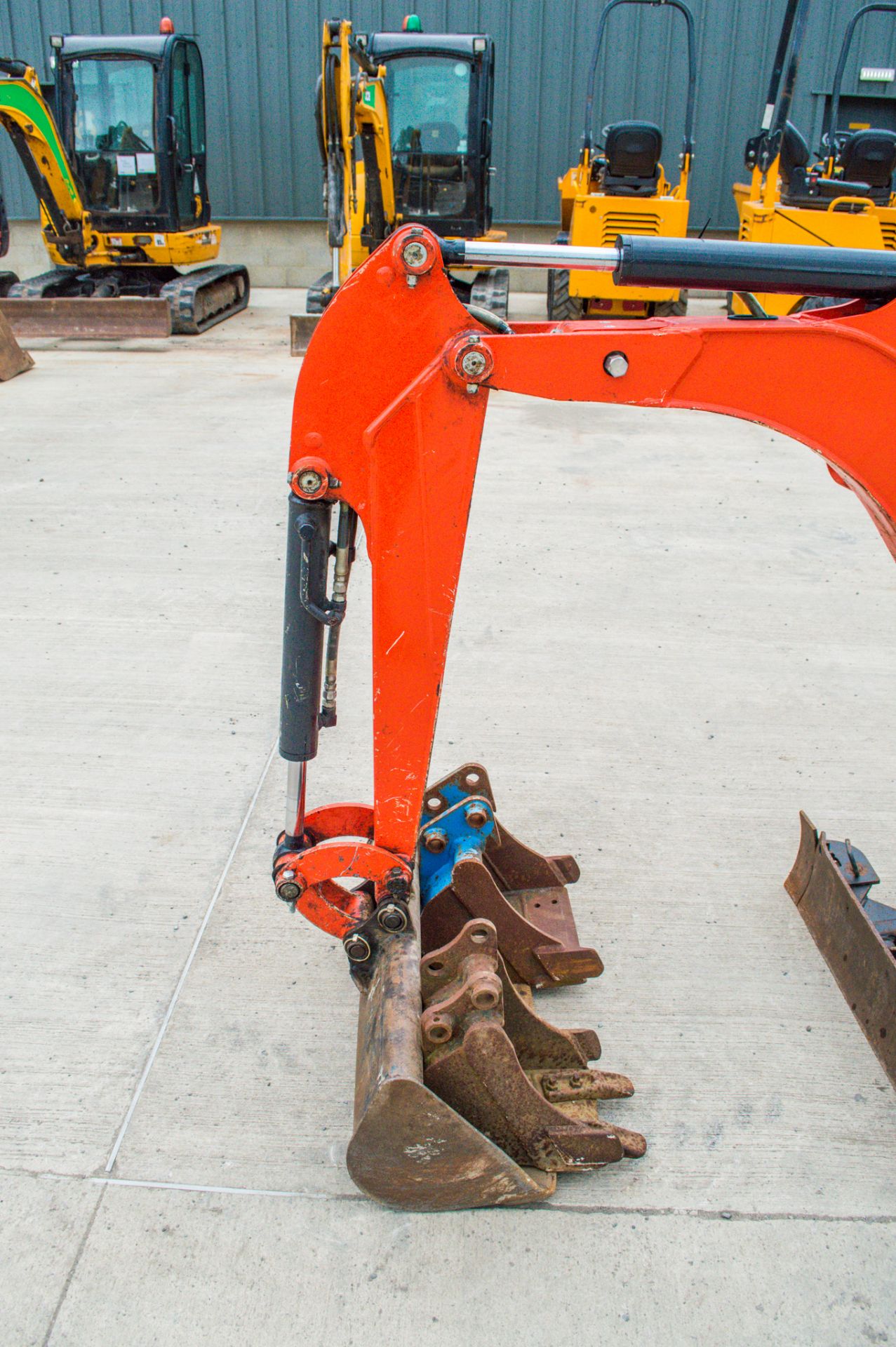 Kubota K008-3 0.8 tonne rubber tracked micro excavator Year: 2018 S/N: 31069 Recorded Hours: 663 - Image 12 of 20