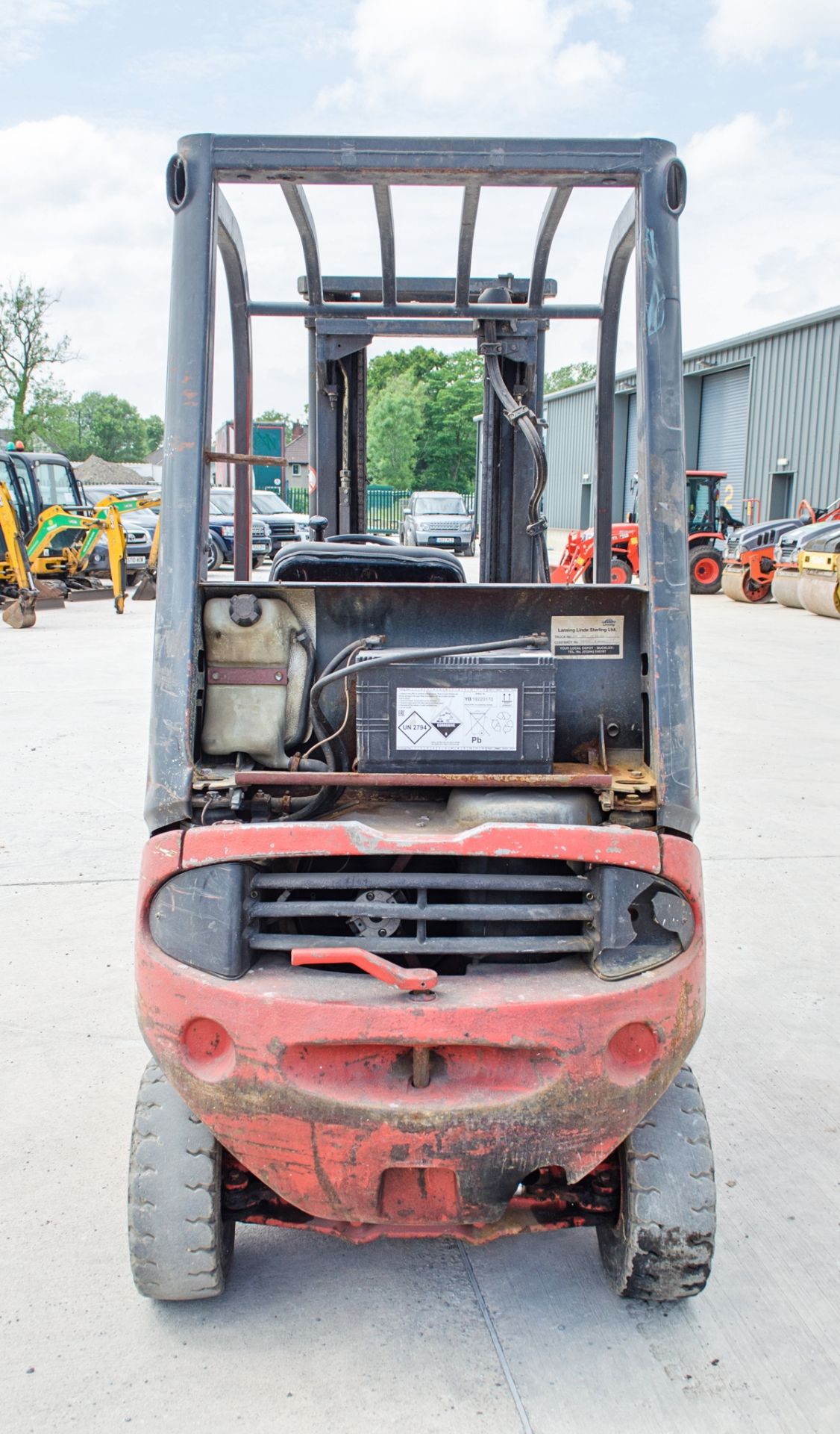 Linde H16 1.6 tonne diesel driven fork lift truck Year: 1992 S/N: 6012116 Recorded Hours: 0677 - Image 6 of 15