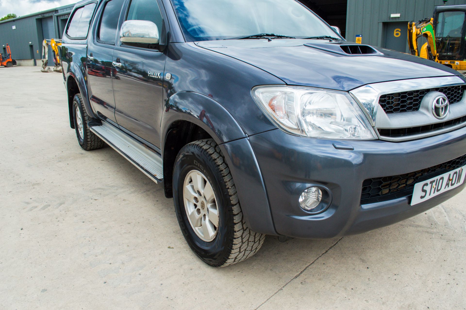 Toyota Hilux 2.5 D-4D 144 HL3 4wd manual double cab pick up Reg No: ST10 AOW Date of Registration: - Image 9 of 25