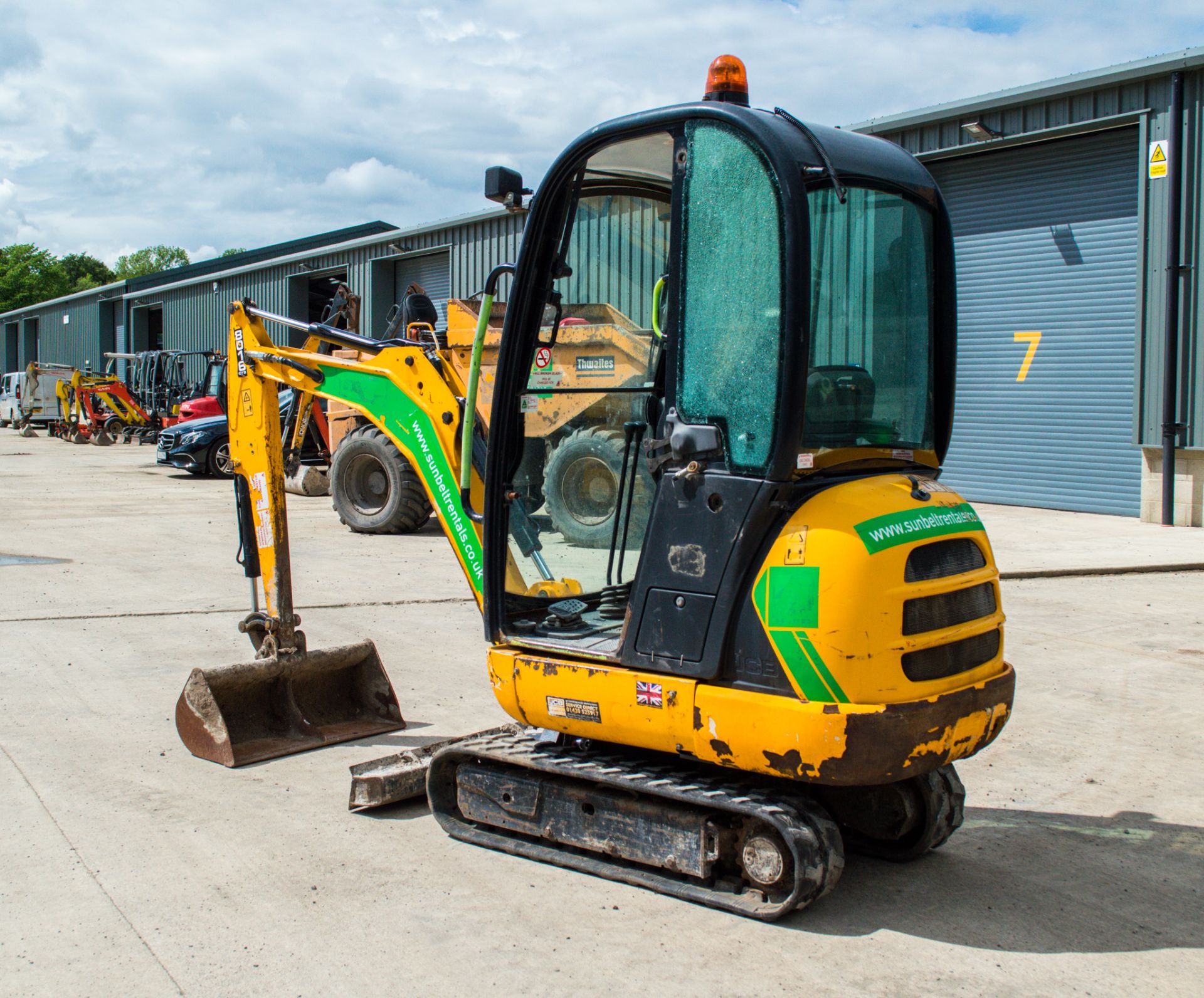 JCB 8016 CTS 1.6 tonne rubber tracked mini excavator Year: 2015 S/N: 2071811 Recorded Hours: 2361 - Image 4 of 22