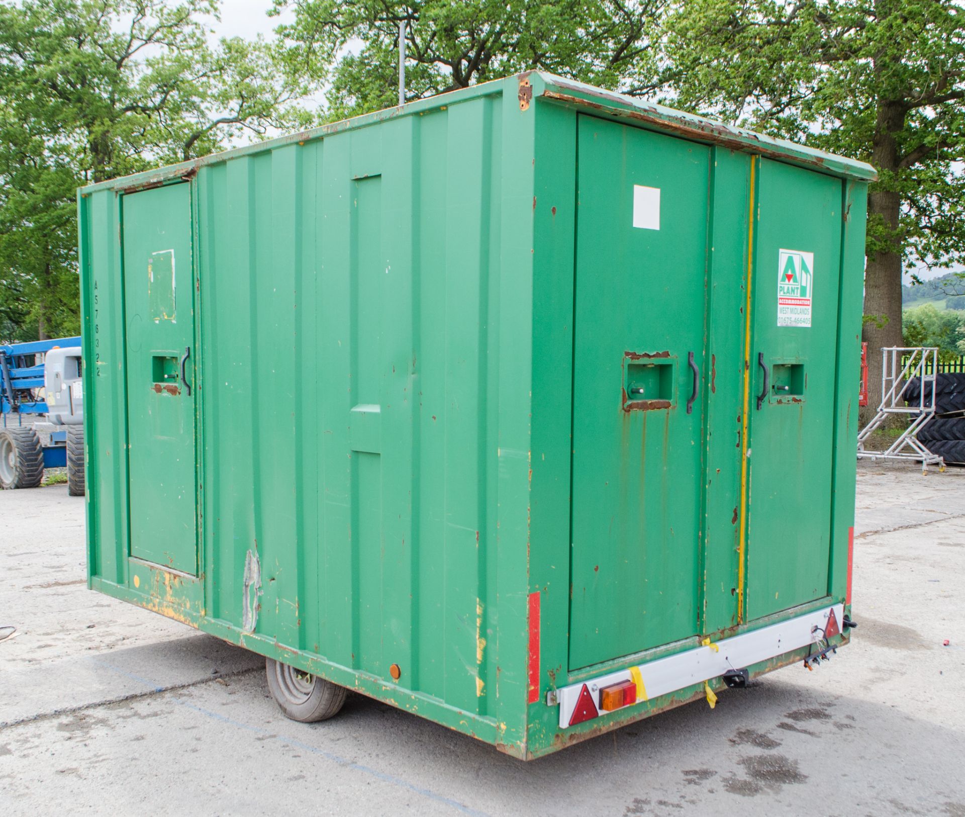 Groundhog 12 ft x 8 ft mobile welfare site unit Comprising of: canteen area, toilet & generator room - Image 4 of 9