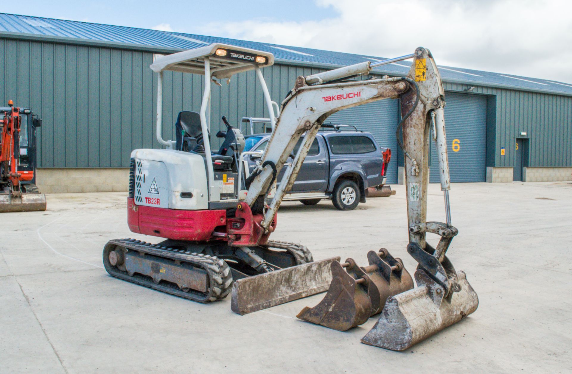 Takeuchi TB23R 2.5 tonne rubber tracked excavator Year: 2018 S/N: 123003743 Recorded Hours: 1903 - Image 2 of 26