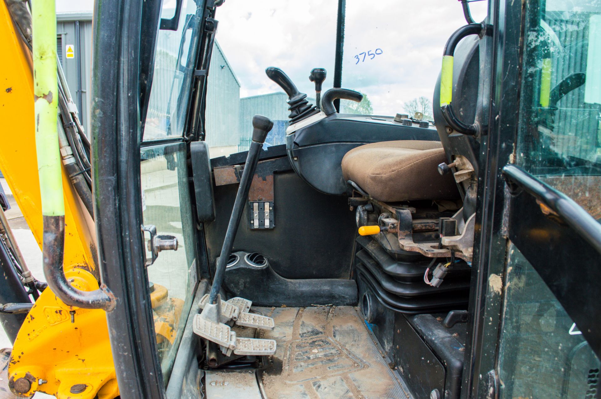 JCB 8055 RTS 5.5 tonne rubber tracked midi excavator Year: 2013 S/N: 2060573 Recorded Hours: 3857 - Image 21 of 25