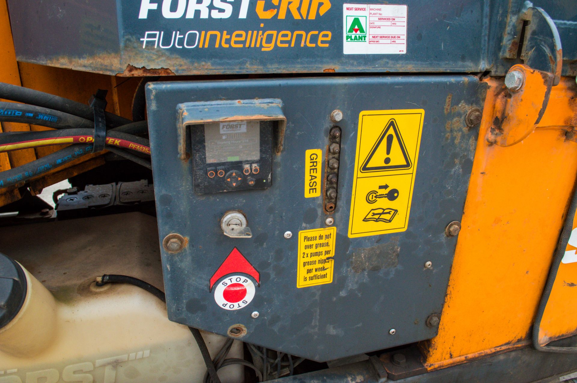 Forst TR8 diesel driven tracked wood chipper Year: 2015 S/N: 00283073 Recorded Hours: 916 A686419 - Image 12 of 16