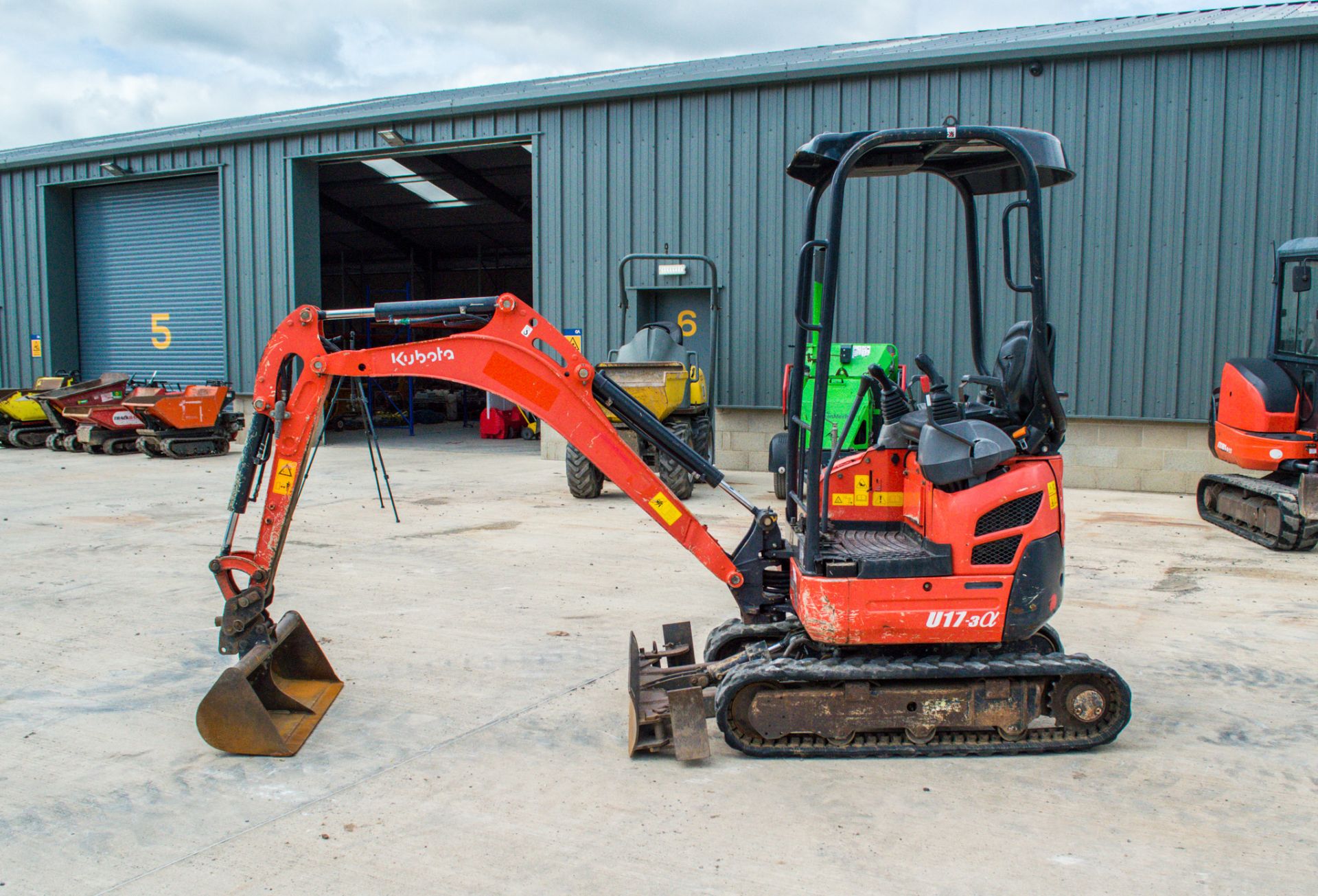 Kubota U17-3a 1.6 tonne rubber tracked mini excavator  Year: 2014 S/N: 21778 Recorded Hours: 2898 - Image 8 of 25