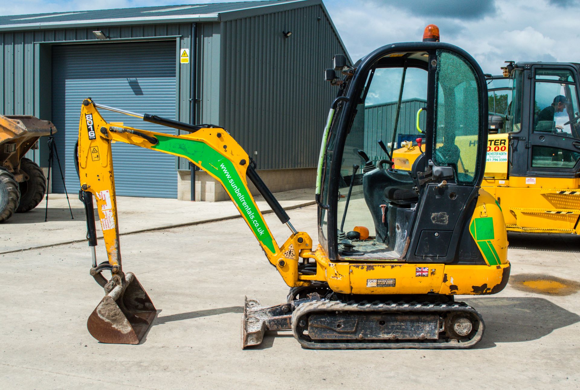 JCB 8016 CTS 1.6 tonne rubber tracked mini excavator Year: 2015 S/N: 2071811 Recorded Hours: 2361 - Image 8 of 22