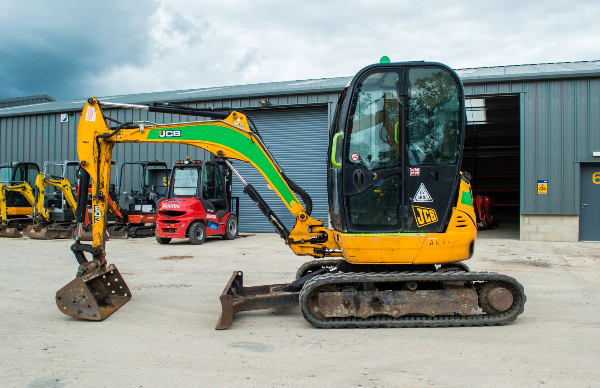 JCB 8030 3 tonne rubber tracked excavator Year: 2014 S/N: 2432103 Recorded Hours: 73831 piped, blade - Image 8 of 22