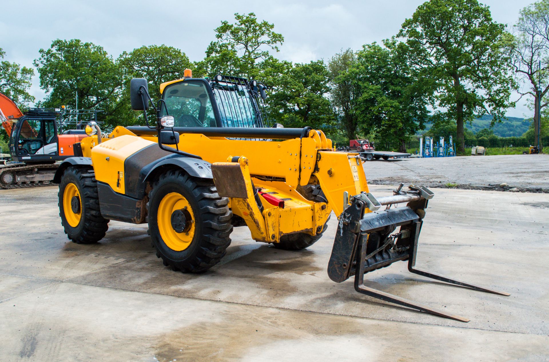 JCB 540-140 Hi-Viz 14 metre telescopic handler  Year: 2017 S/N: 2570142 Recorded Hours: 4780 c/w - Image 2 of 26