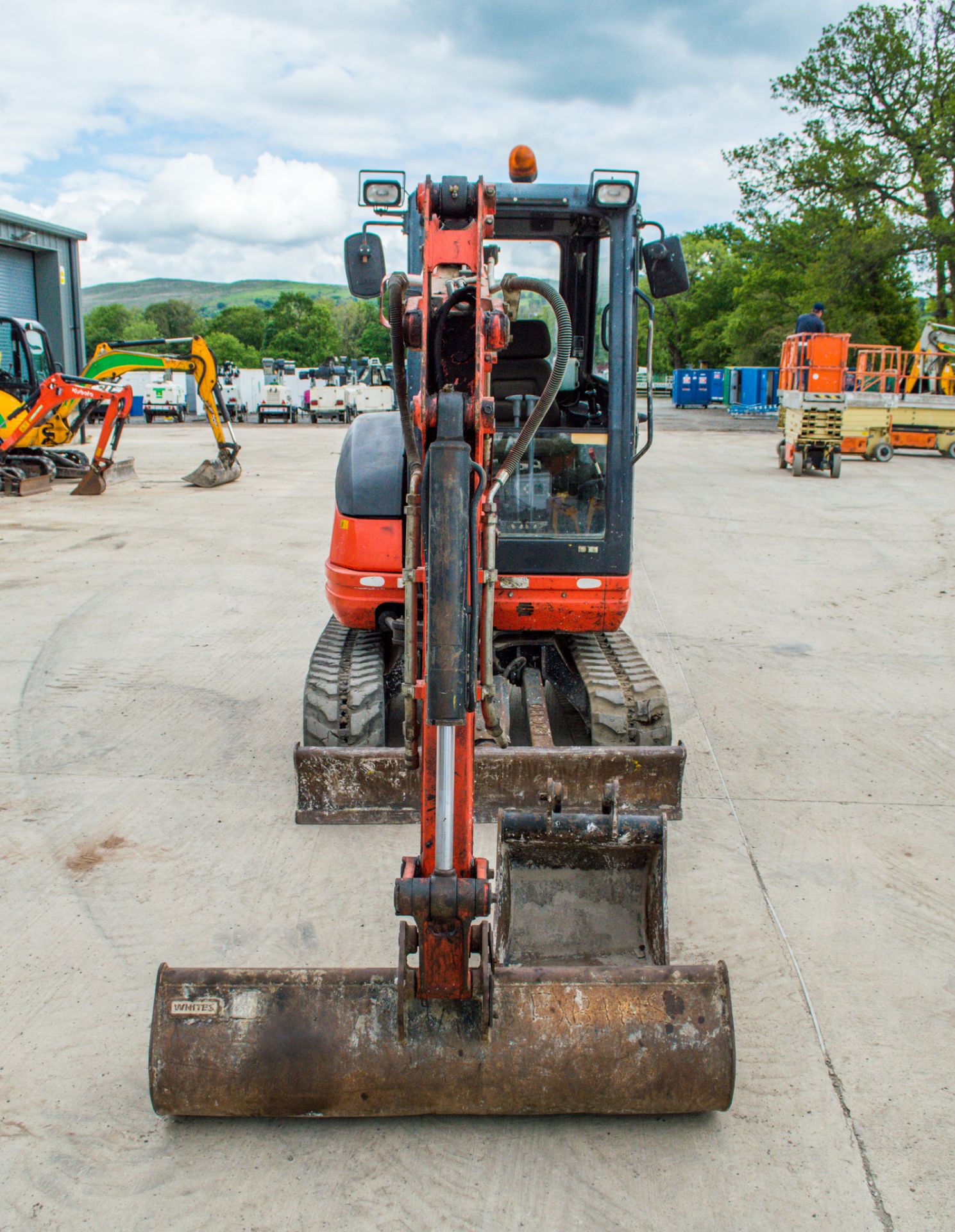 Kubota KX61-3 2.6 tonne rubber tracked excavator Year: 2014 S/N: 80681 Recorded Hours: 3772 piped, - Image 5 of 24