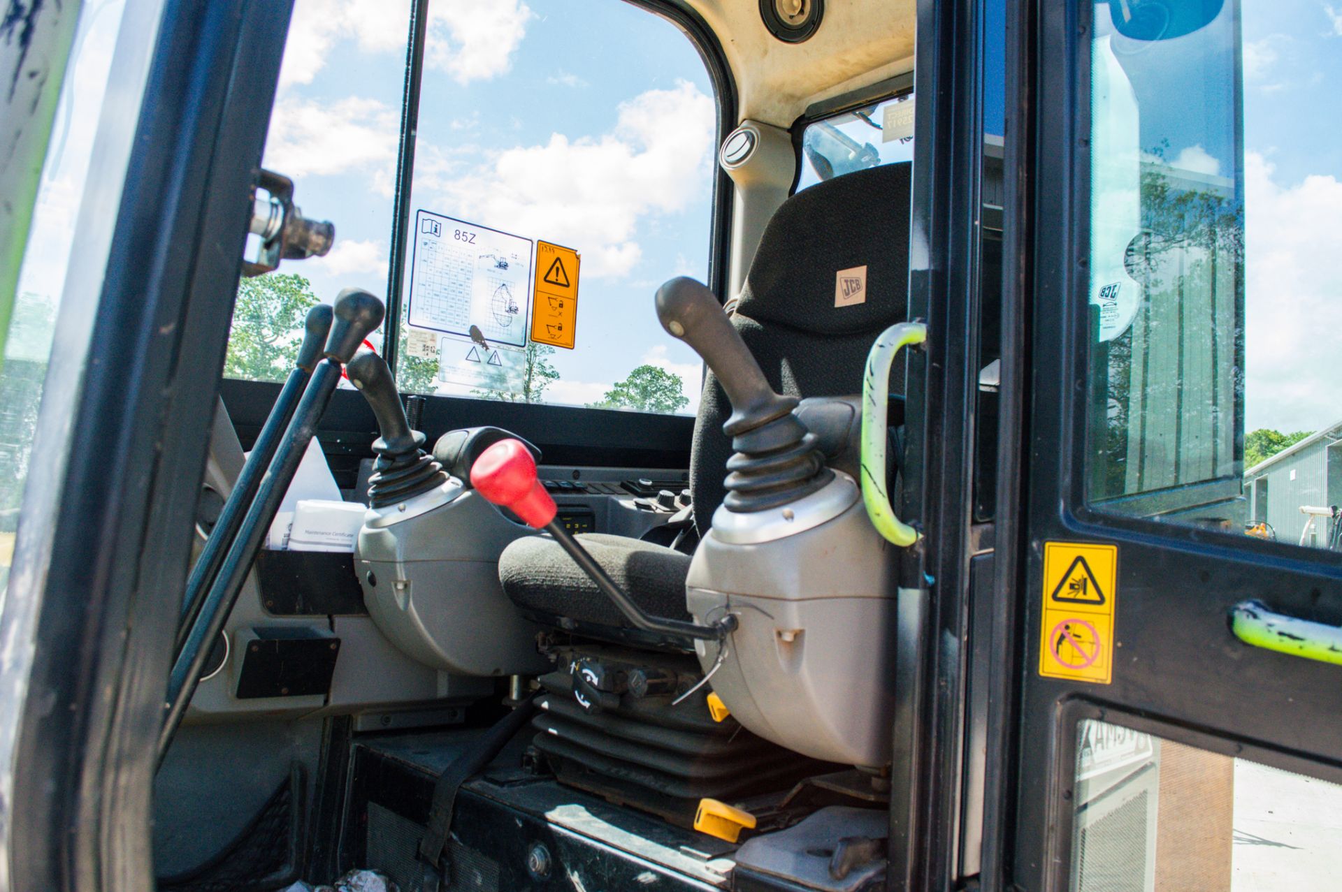 JCB 85Z-1 eco 8.5 tonne rubber tracked midi excavator Year: 2015 S/N: 2249121 Recorded Hours: 3883 - Image 16 of 20