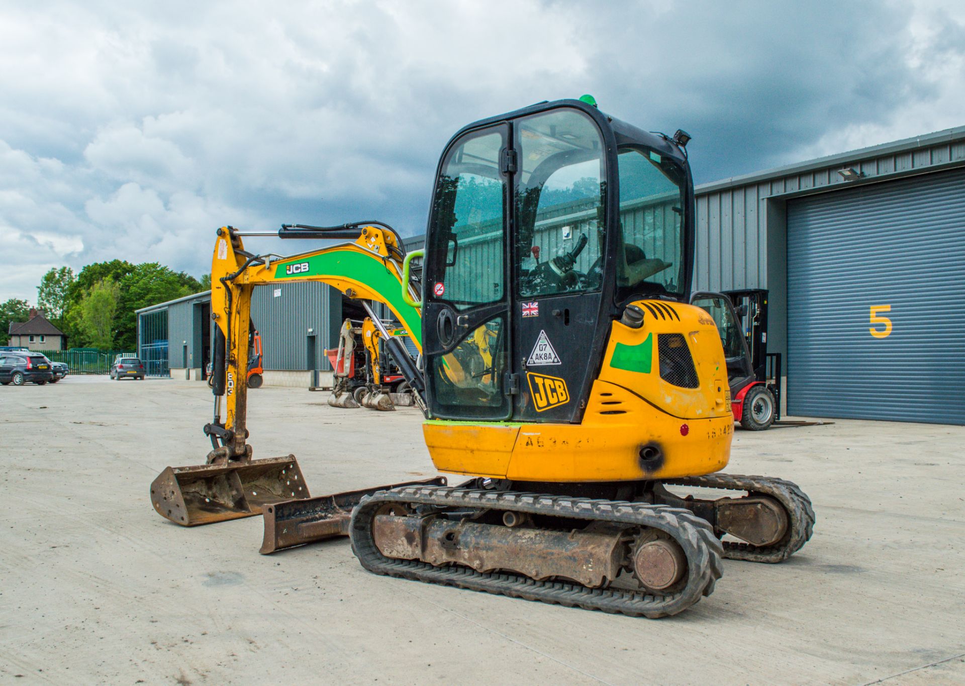 JCB 8030 3 tonne rubber tracked excavator Year: 2014 S/N: 2432103 Recorded Hours: 73831 piped, blade - Image 4 of 22