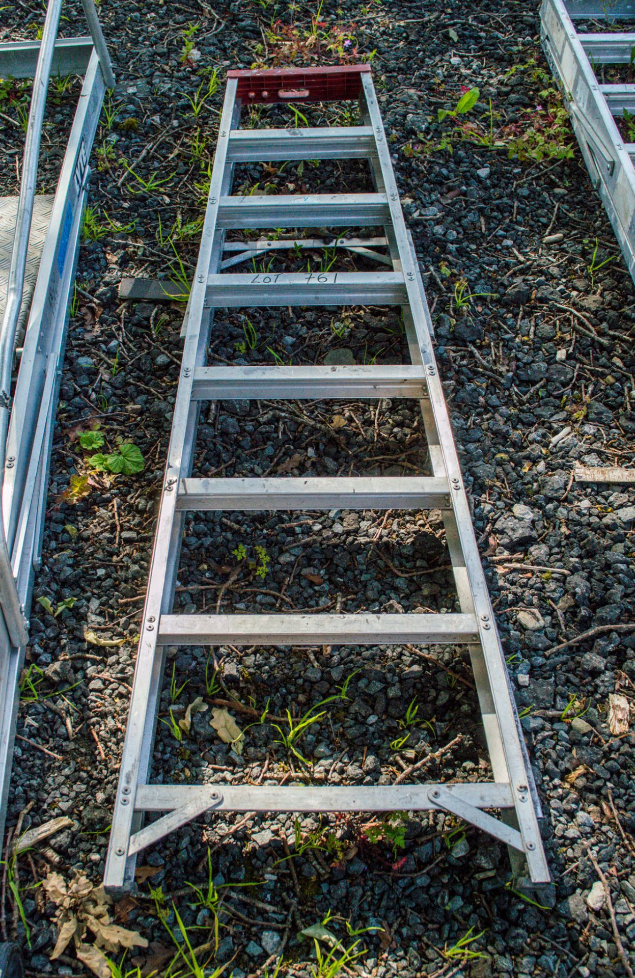 8 tread aluminium step ladder 1410-6767