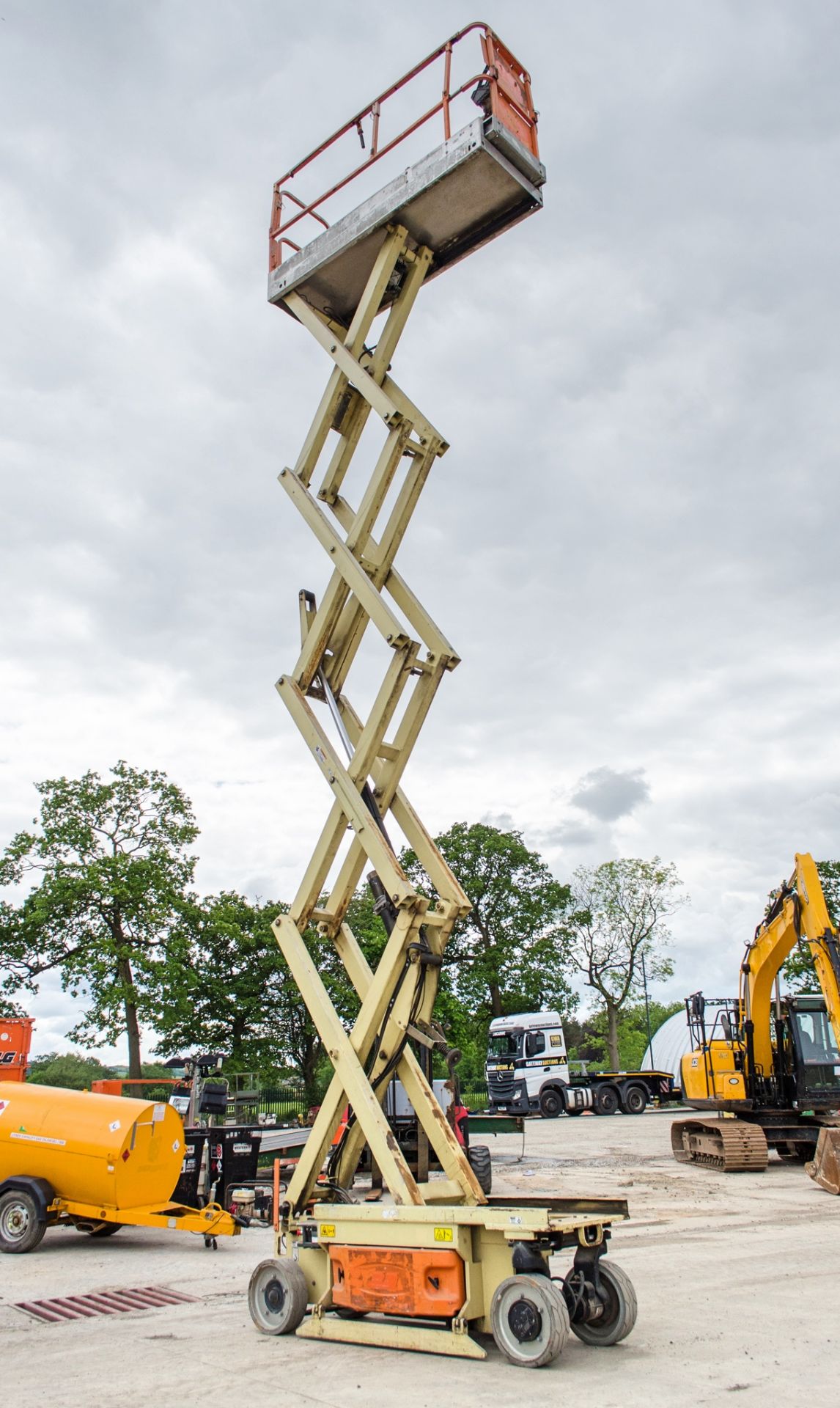 JLG 2630 ES battery electric scissor lift Year: 2006 S/N: 10681 Recorded Hours: 456 HYP066 - Image 5 of 10