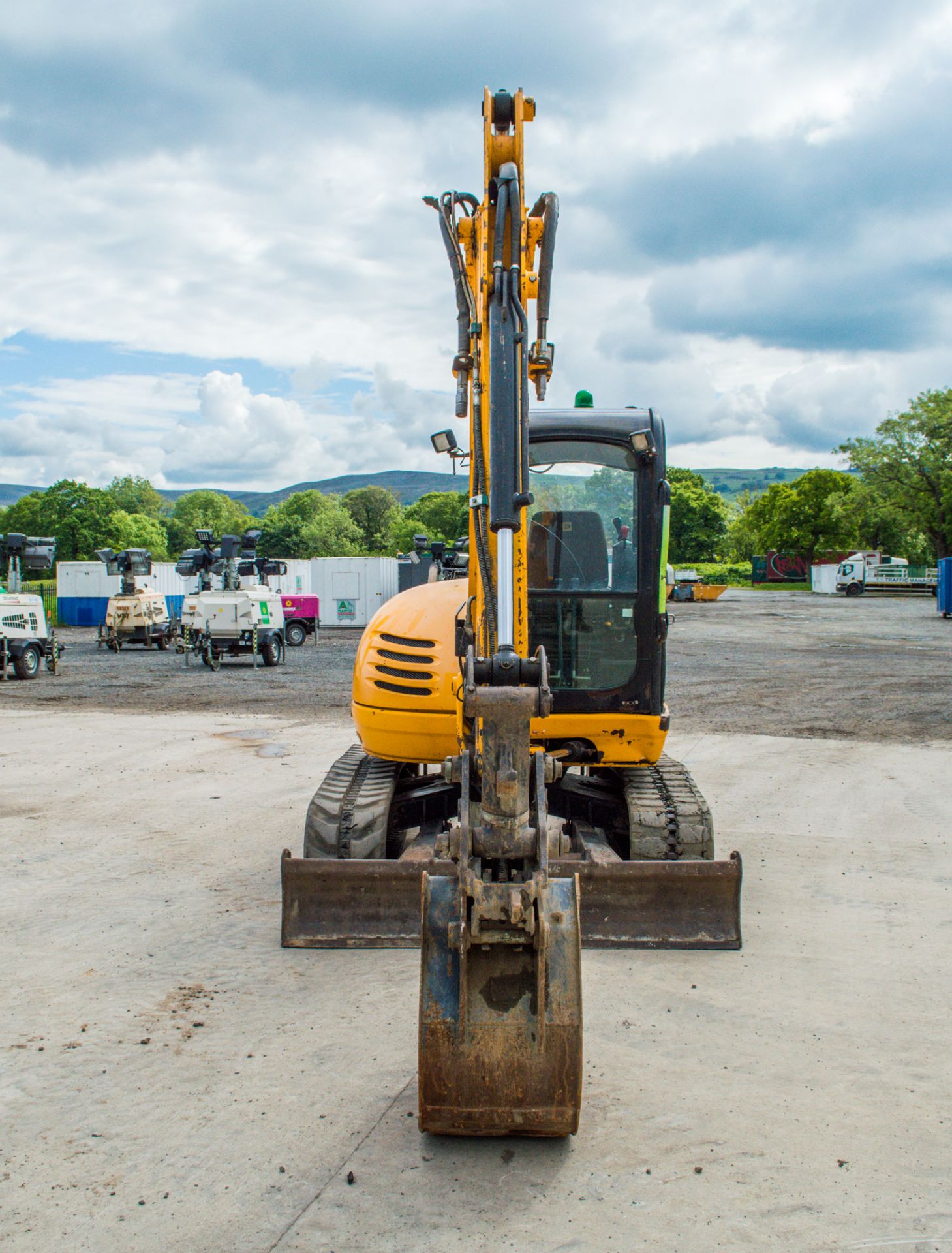 JCB 8055 RTS 5.5 tonne rubber tracked midi excavator Year: 2013 S/N: 2060573 Recorded Hours: 3857 - Image 5 of 25