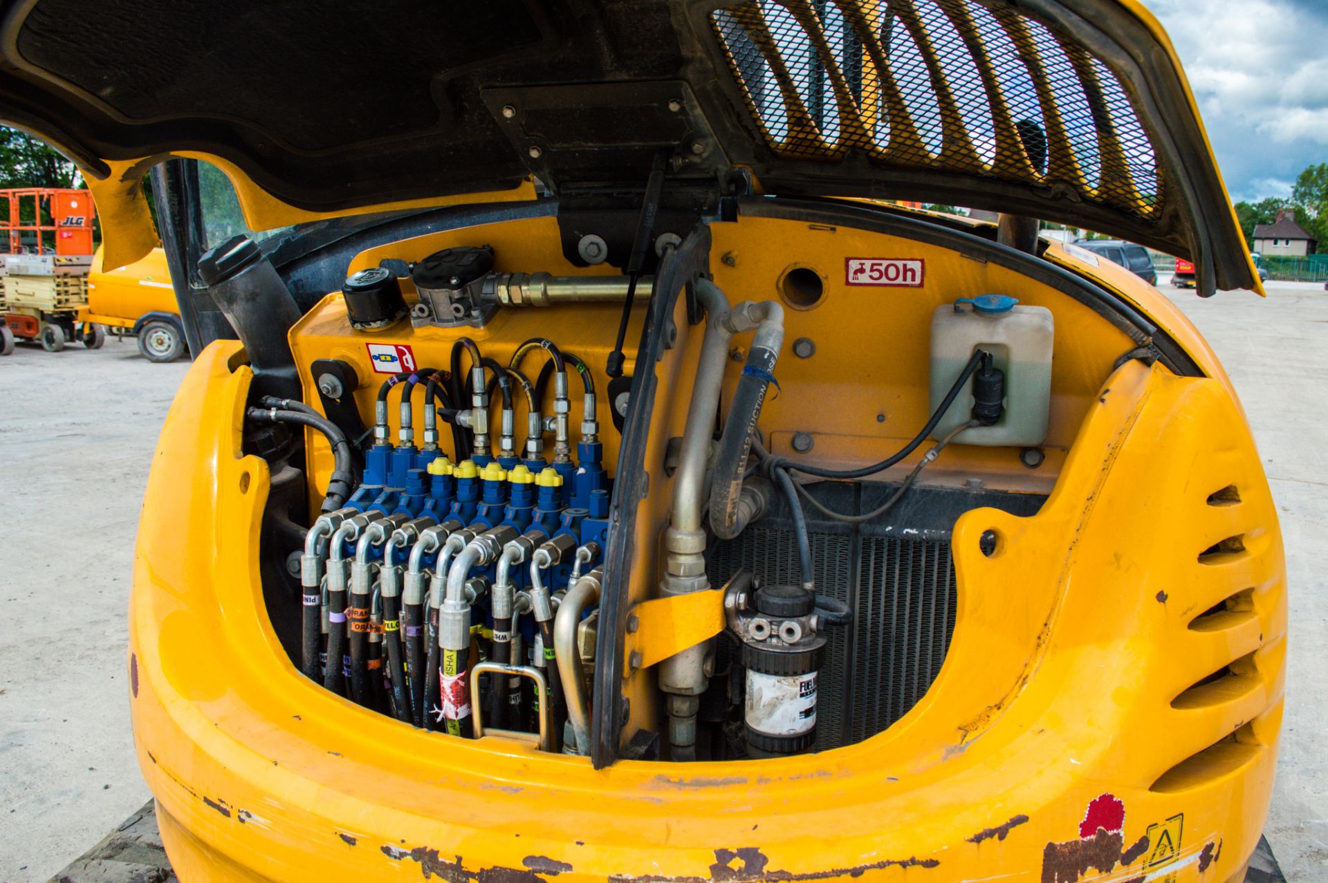 JCB 8055 RTS 5.5 tonne rubber tracked midi excavator Year: 2013 S/N: 2060573 Recorded Hours: 3857 - Image 16 of 25